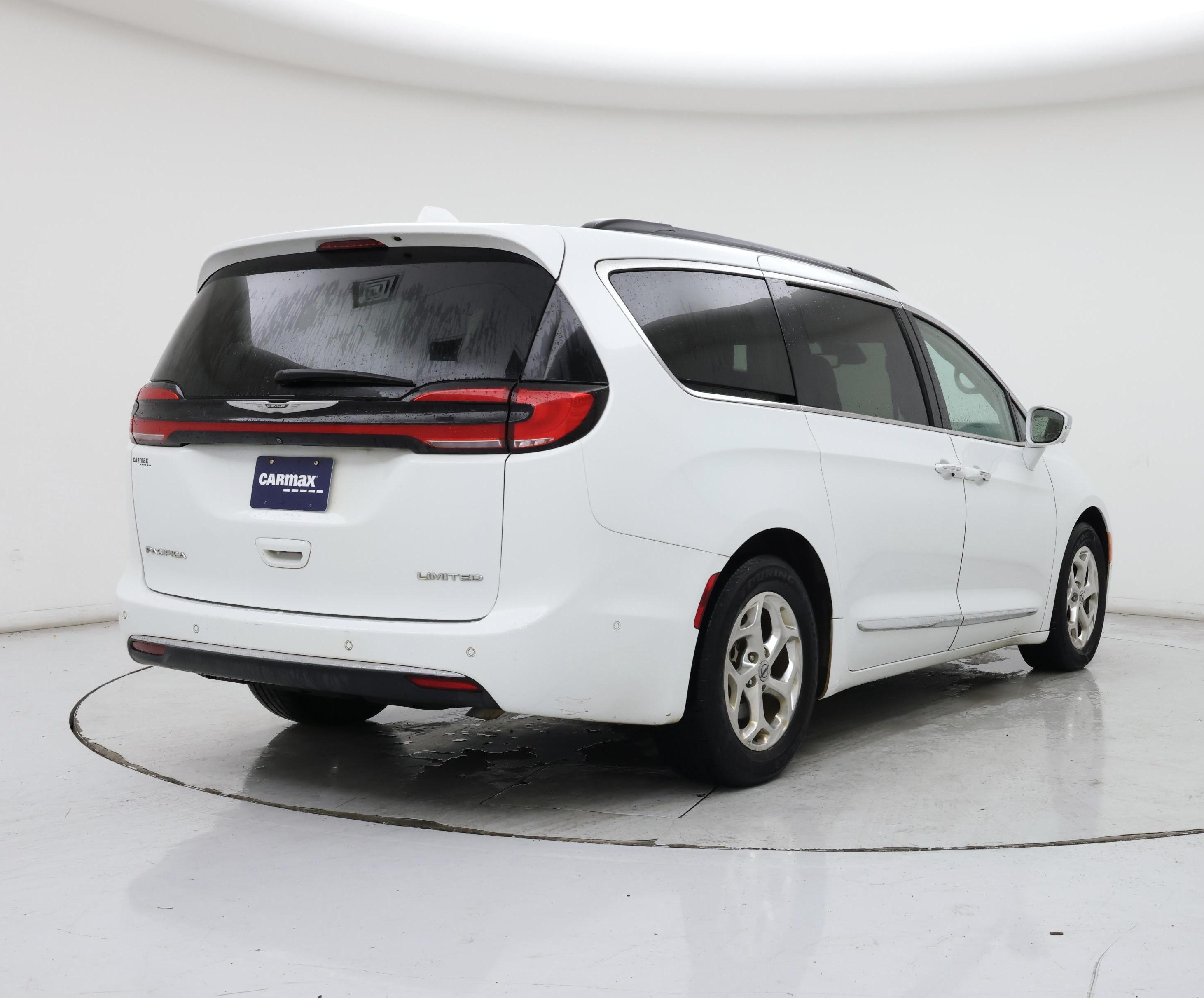 Thumbnail: 2022 Chrysler Pacifica - 8