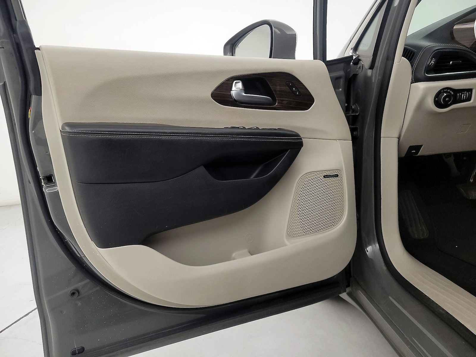 2022 Chrysler Pacifica Limited - Photo 13