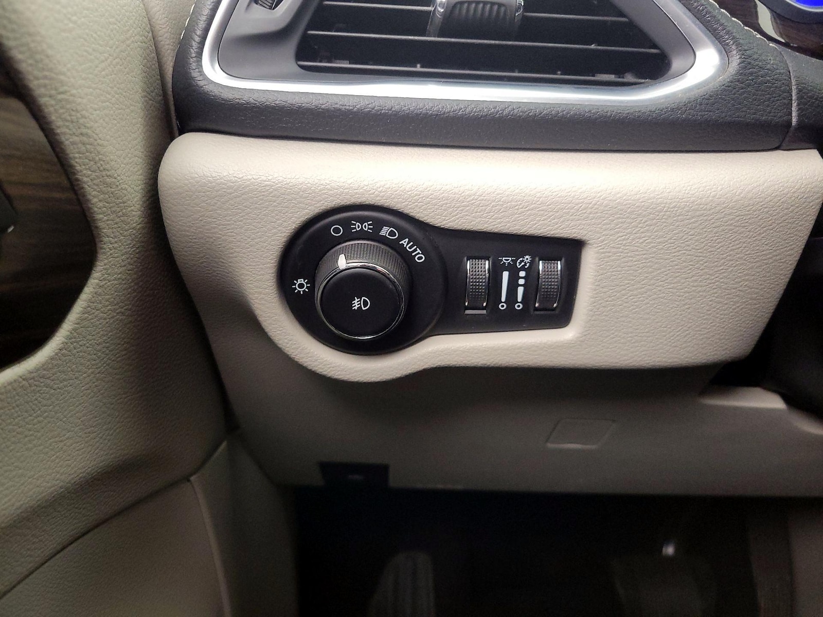 2022 Chrysler Pacifica Limited - Photo 14