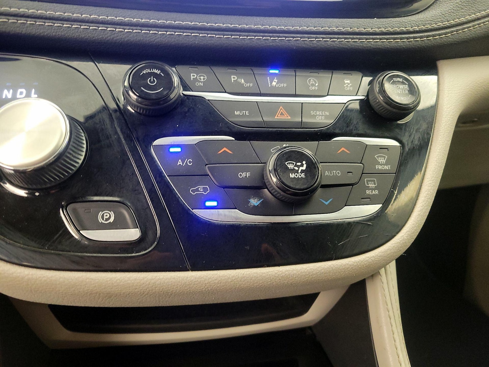 2022 Chrysler Pacifica Limited - Photo 18
