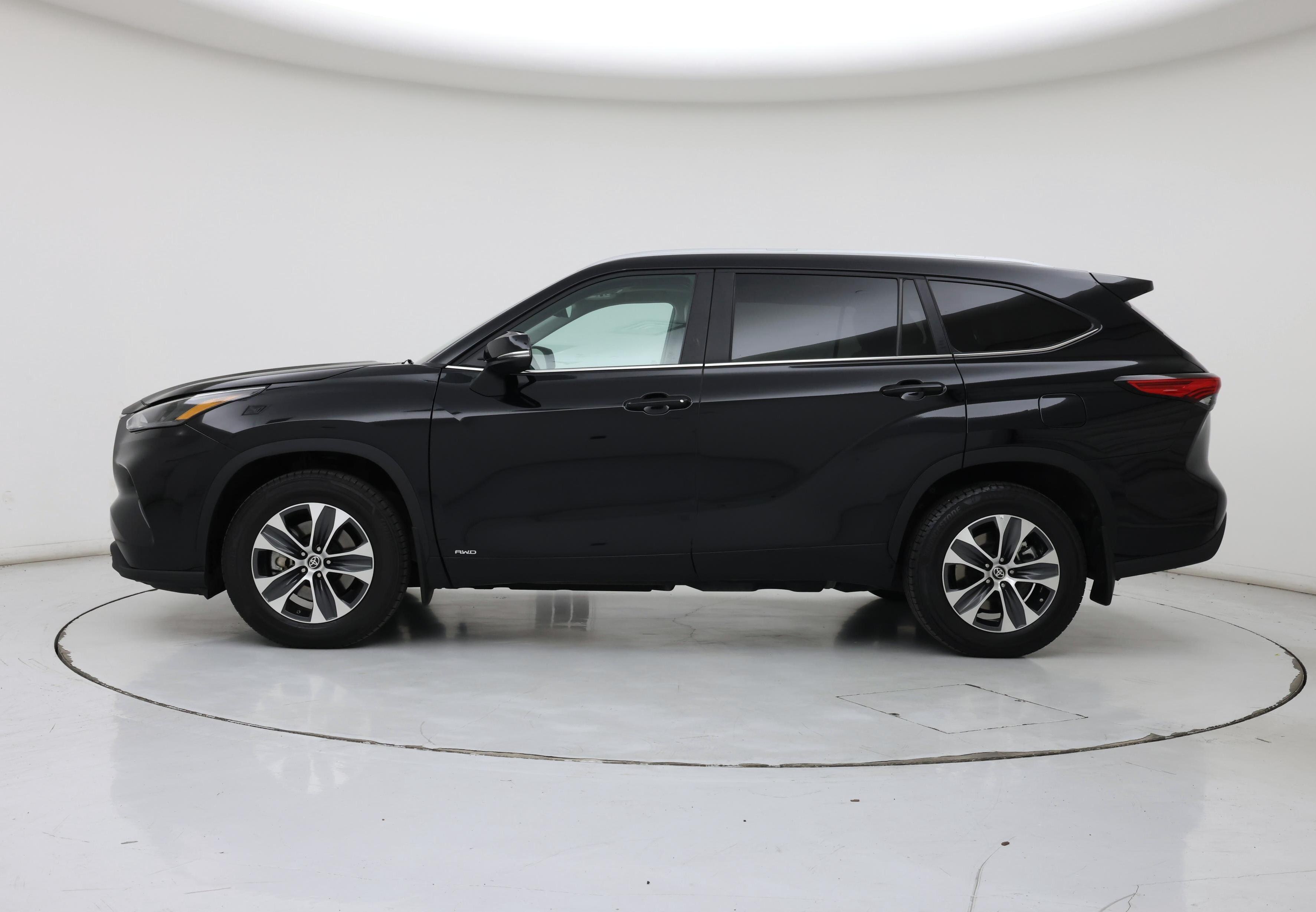 Thumbnail: 2023 Toyota Highlander - 3