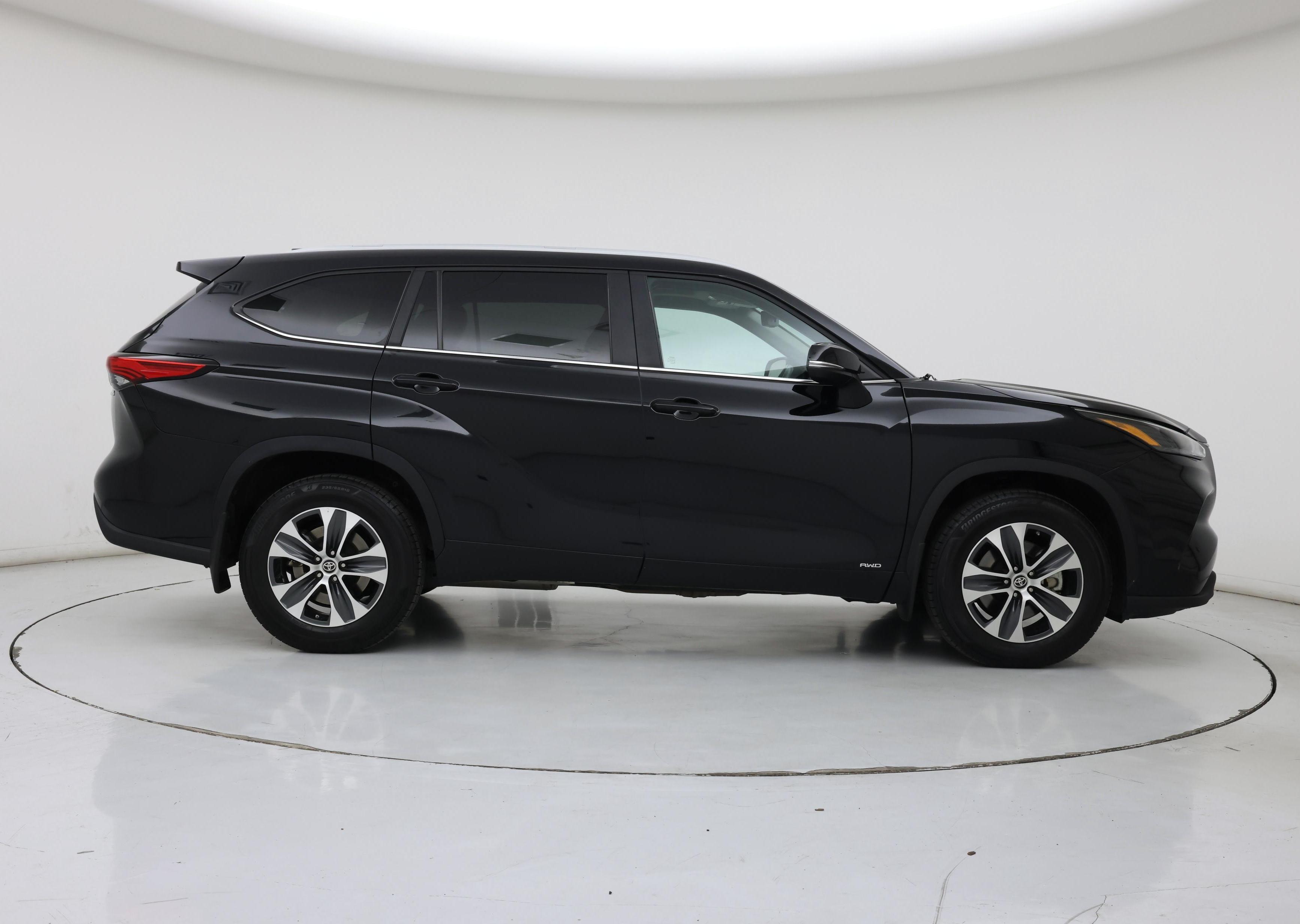 Thumbnail: 2023 Toyota Highlander - 7