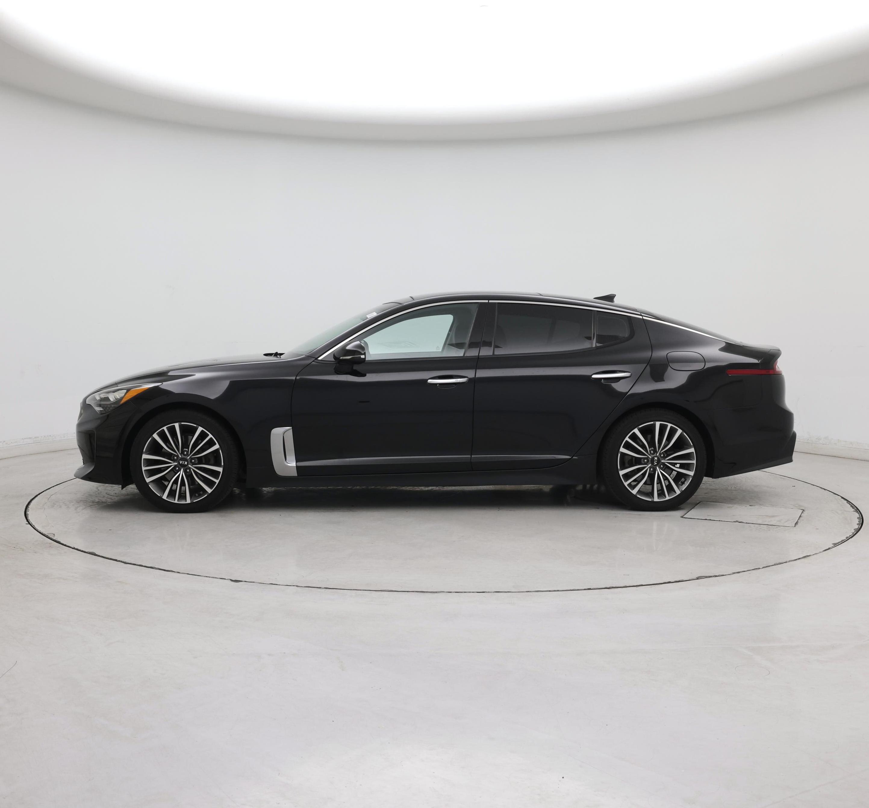 Thumbnail: 2018 Kia Stinger - 3