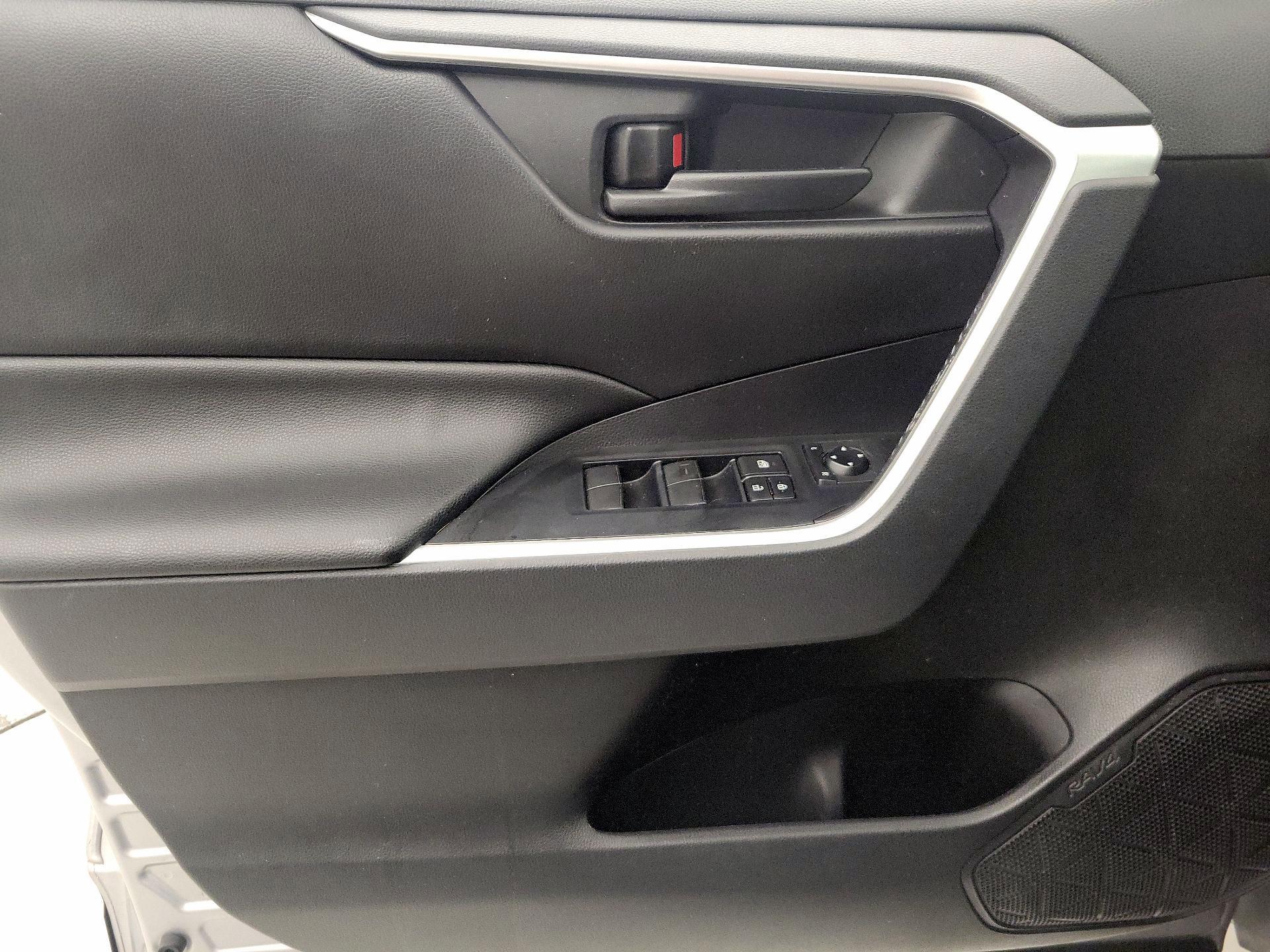 Thumbnail: 2019 Toyota RAV4 - 12