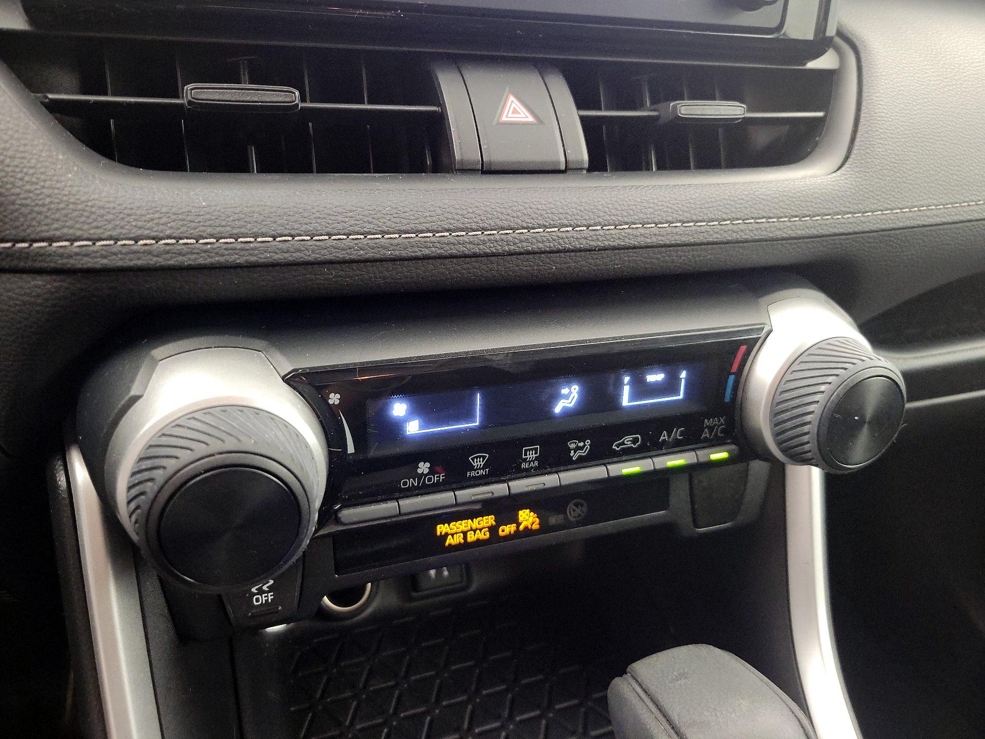 Thumbnail: 2019 Toyota RAV4 - 16