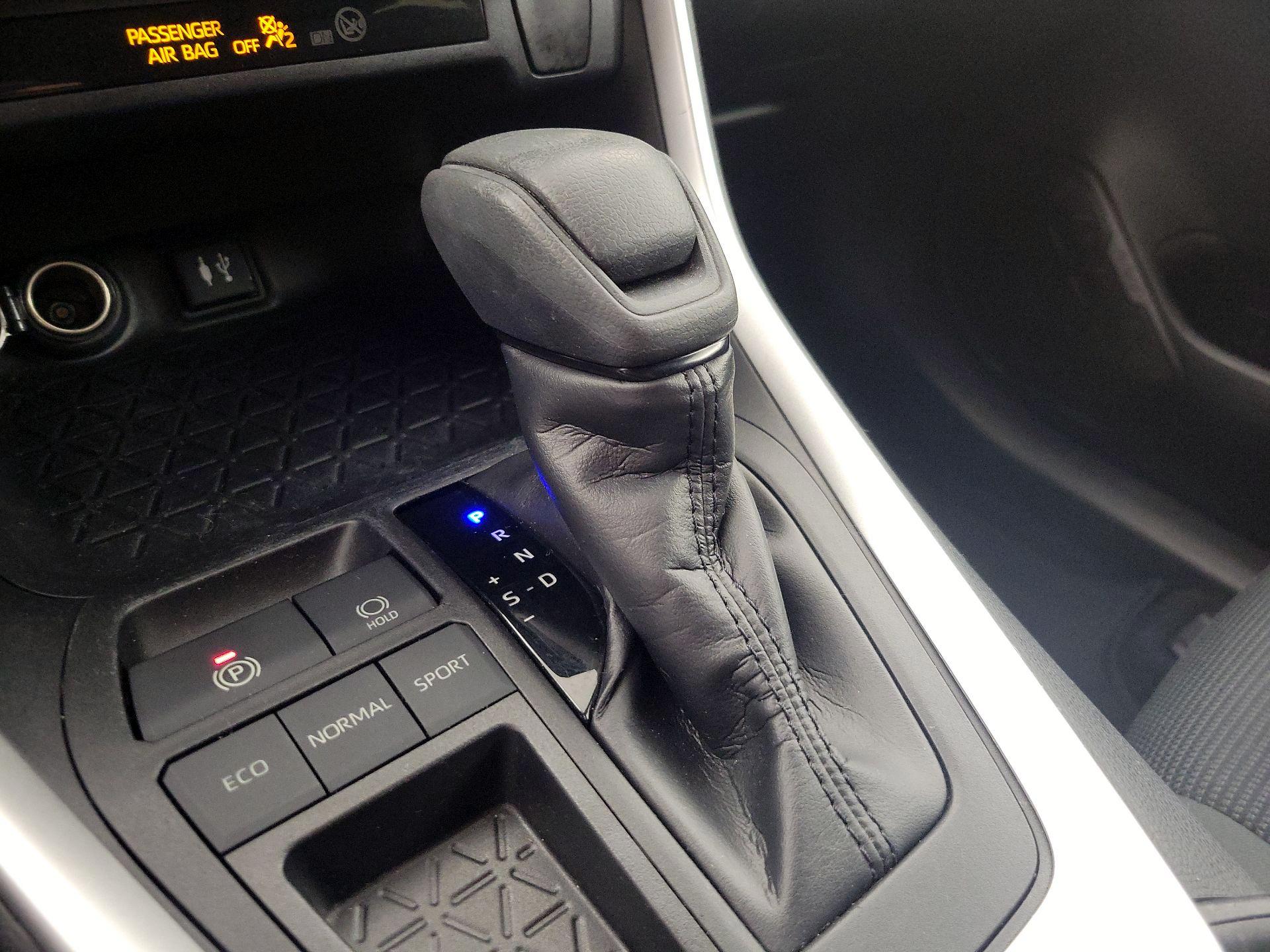 Thumbnail: 2019 Toyota RAV4 - 17