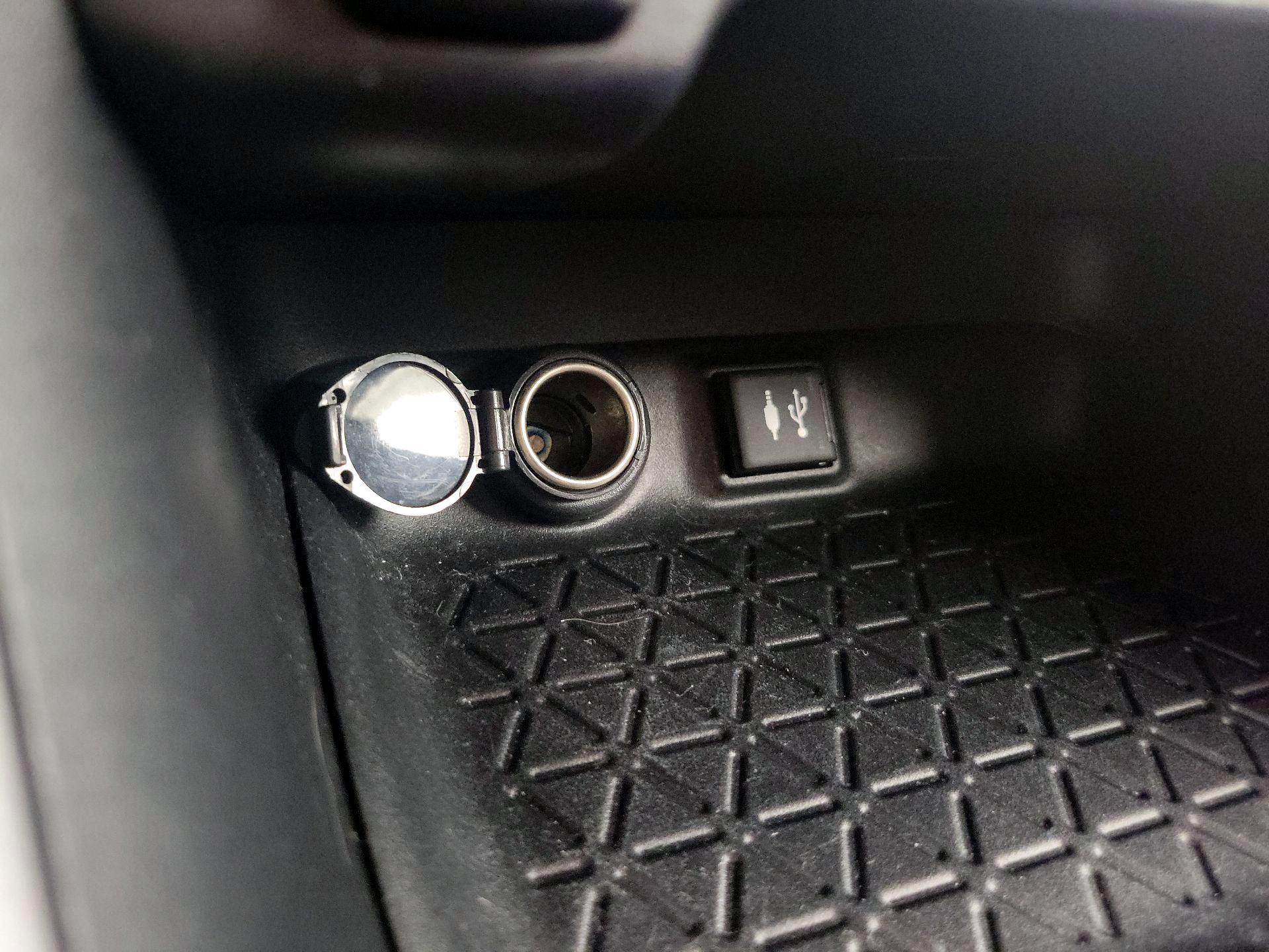 Thumbnail: 2019 Toyota RAV4 - 18