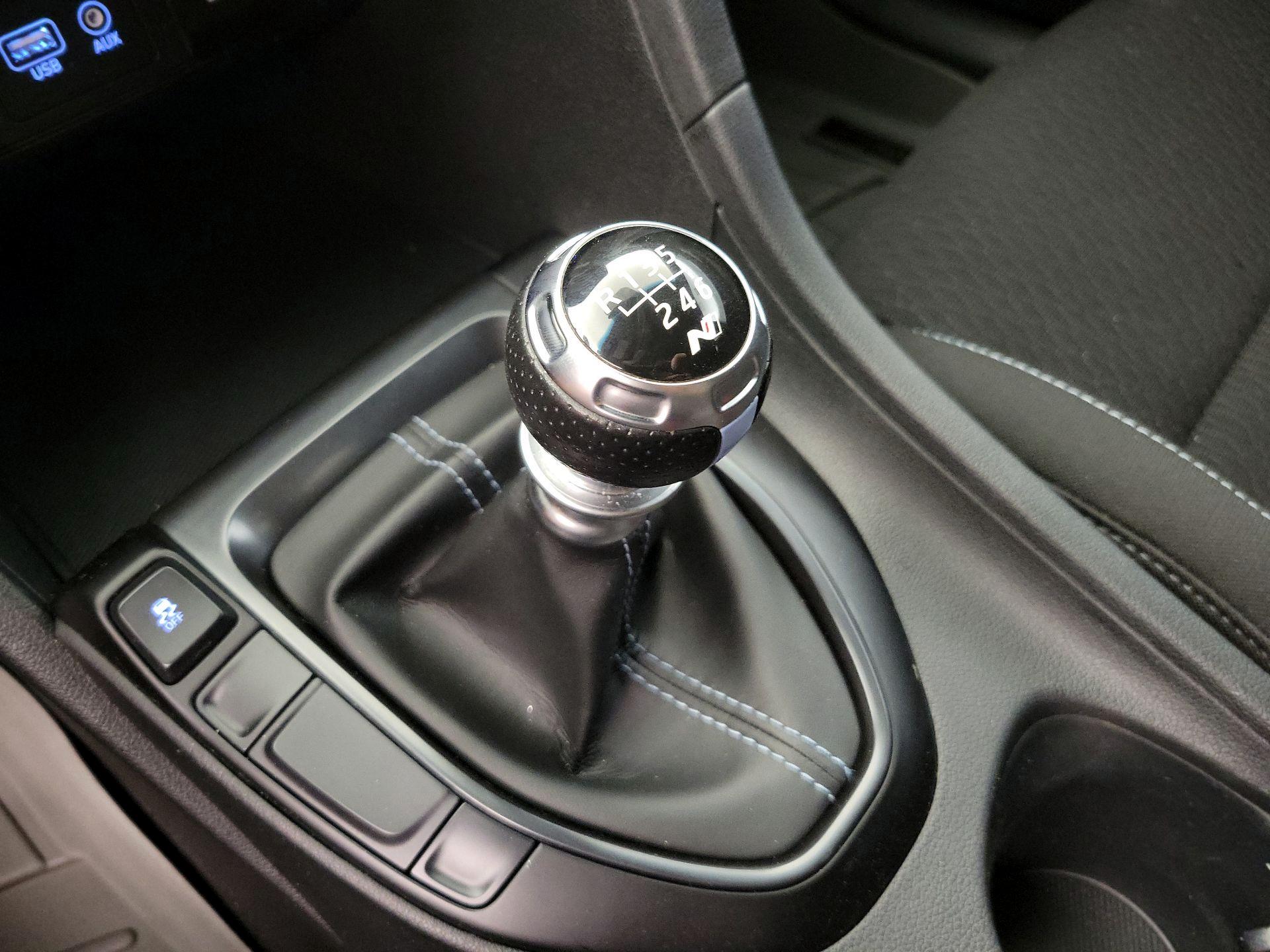 Thumbnail: 2019 Hyundai Veloster - 17