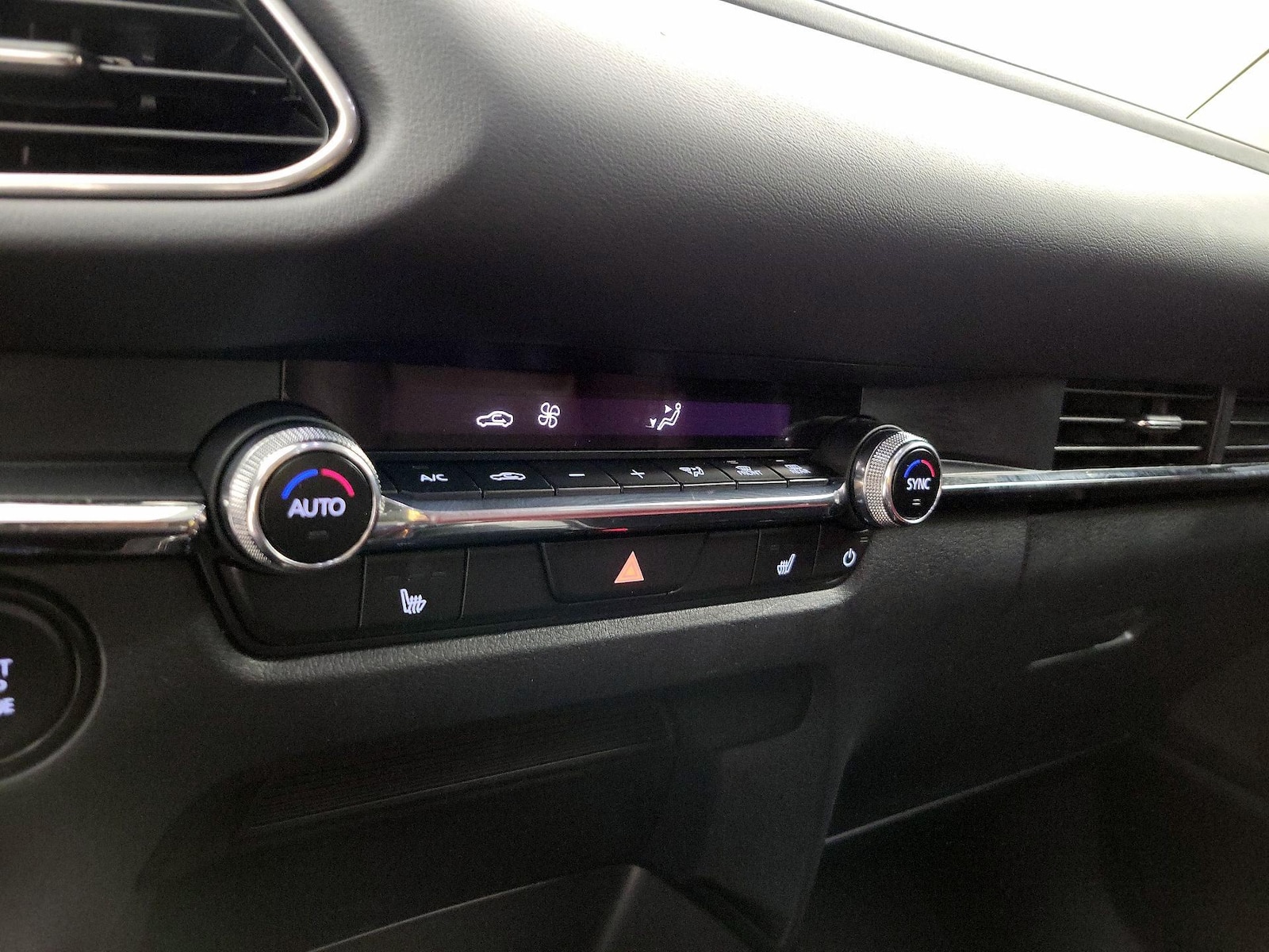 2025 Mazda CX-30 Carbon Edition - Photo 18