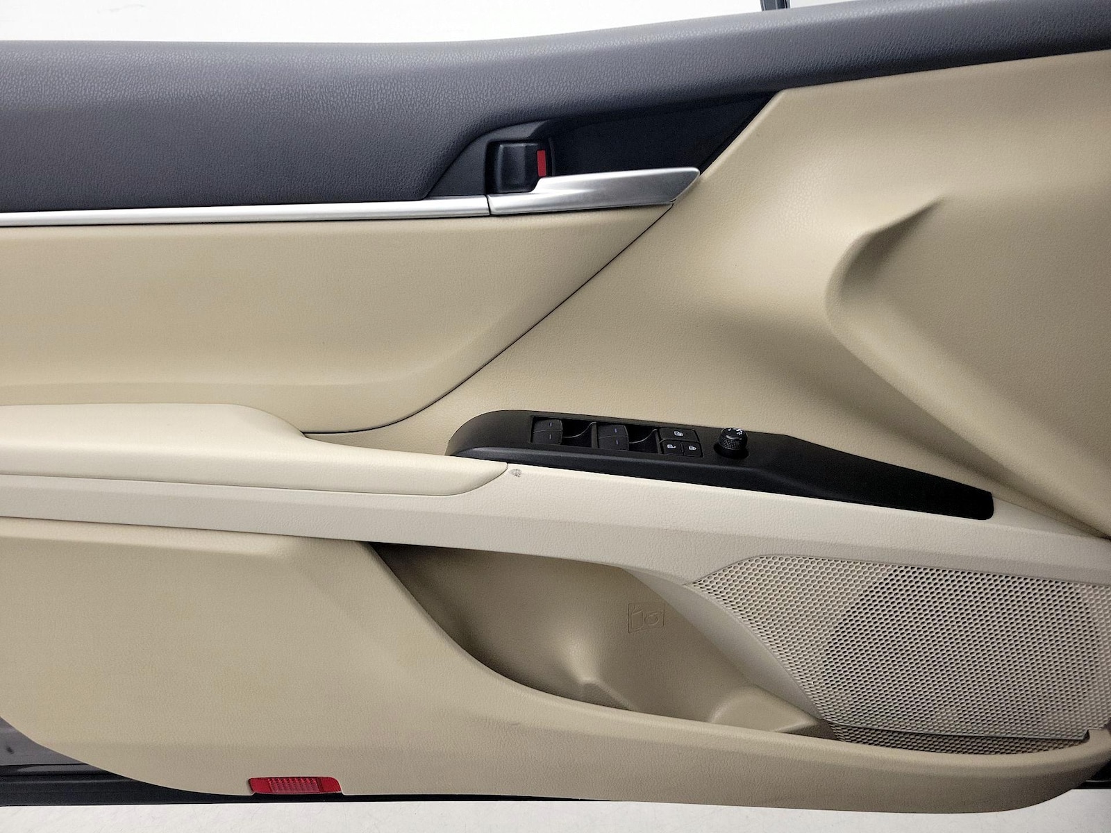 2023 Toyota Camry LE - Photo 13