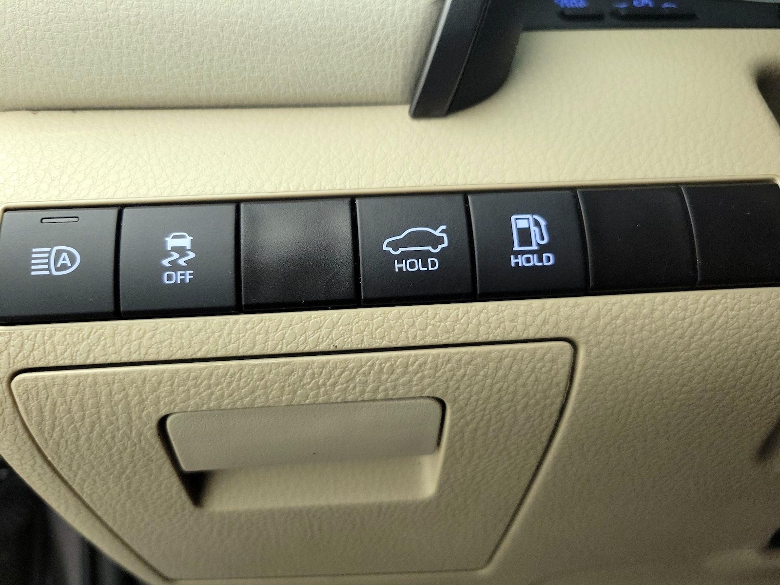 2023 Toyota Camry LE - Photo 14