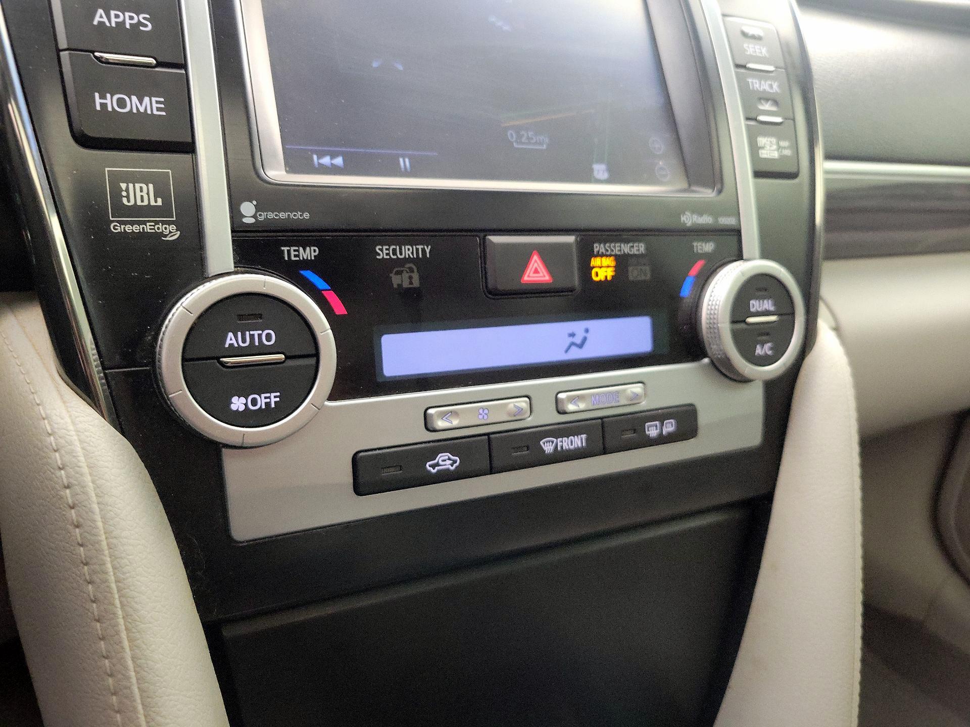 Thumbnail: 2014 Toyota Camry - 17