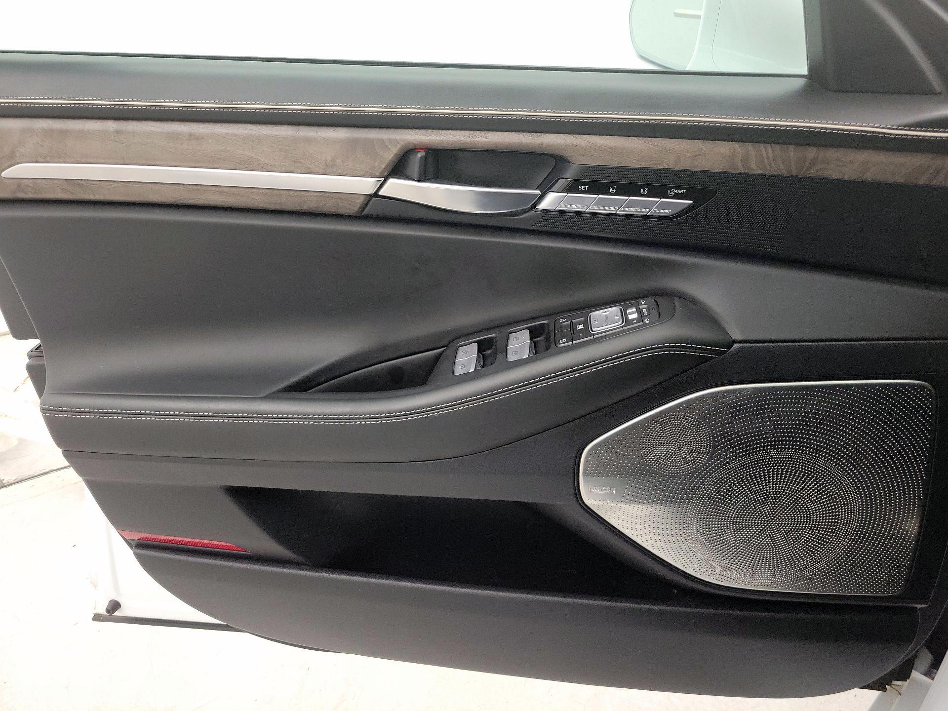 Thumbnail: 2020 Genesis G90 - 12