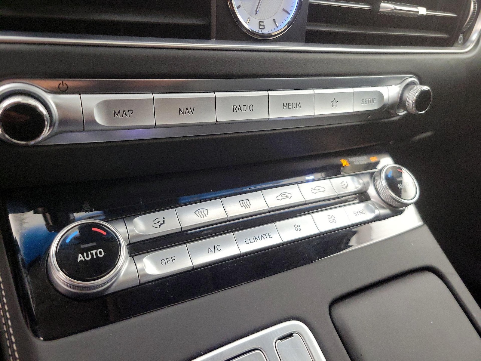 2020 GENESIS G90 Ultimate - Photo 18