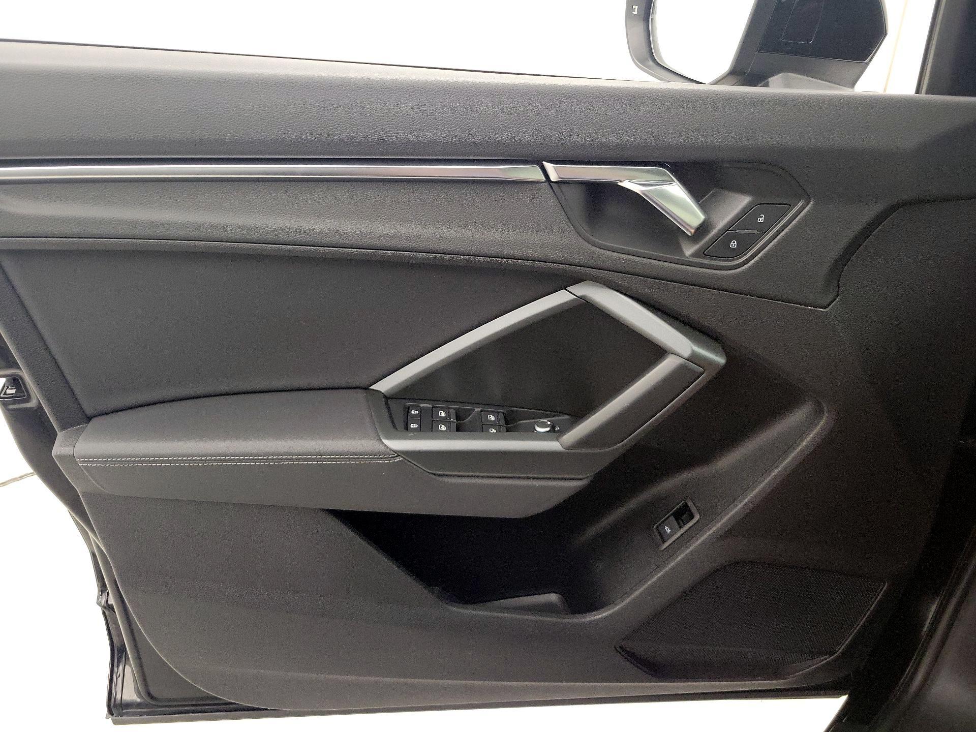 Thumbnail: 2020 Audi Q3 - 10