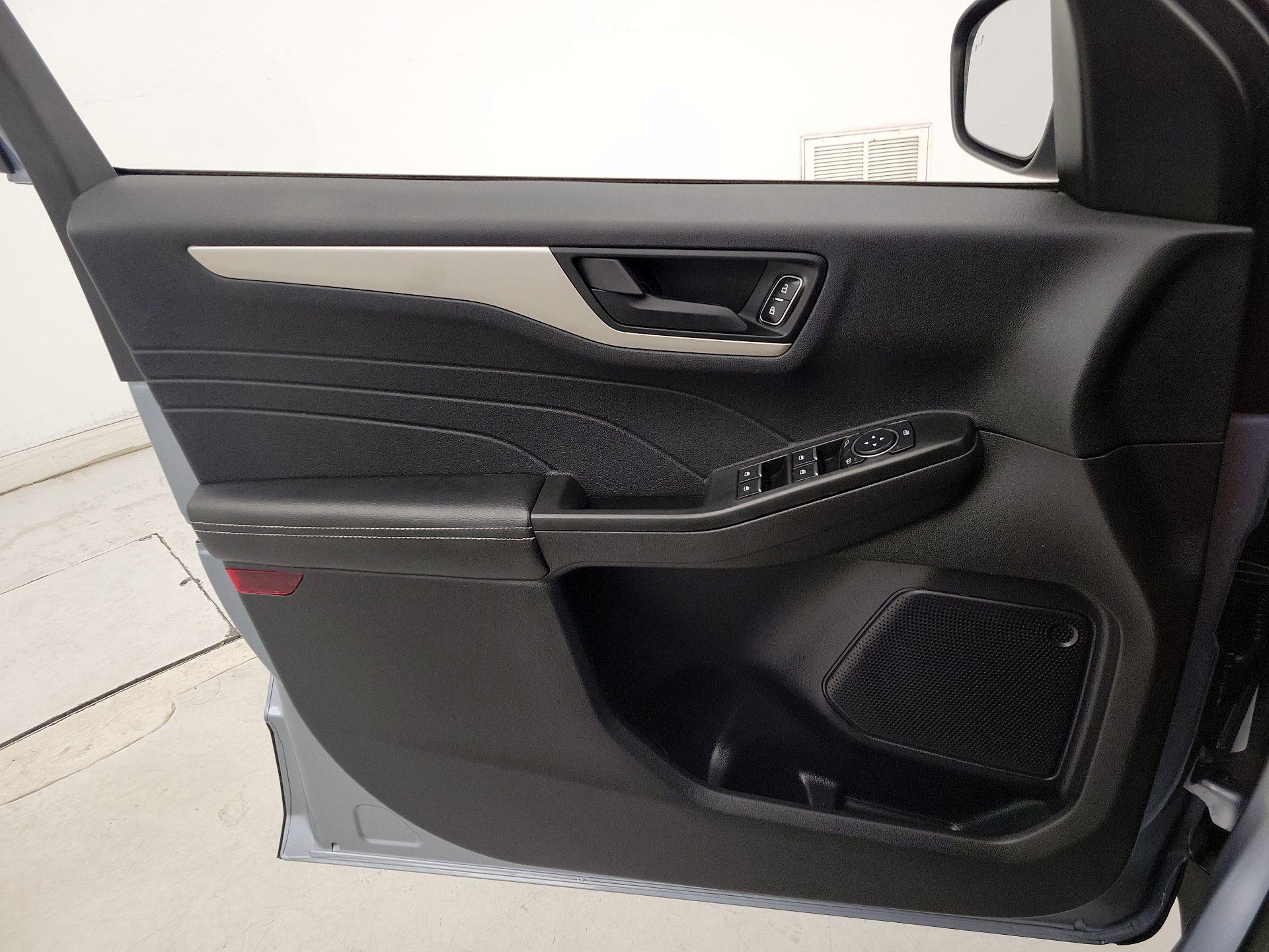 Thumbnail: 2022 Ford Escape - 12