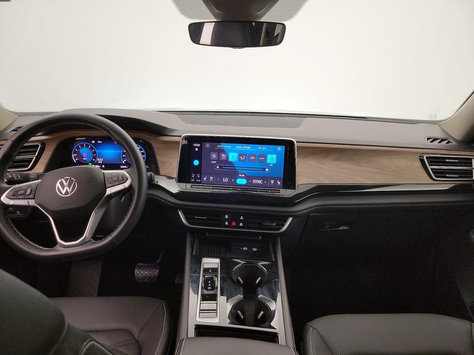 2025 Volkswagen Atlas SE w/Tech - Photo 10