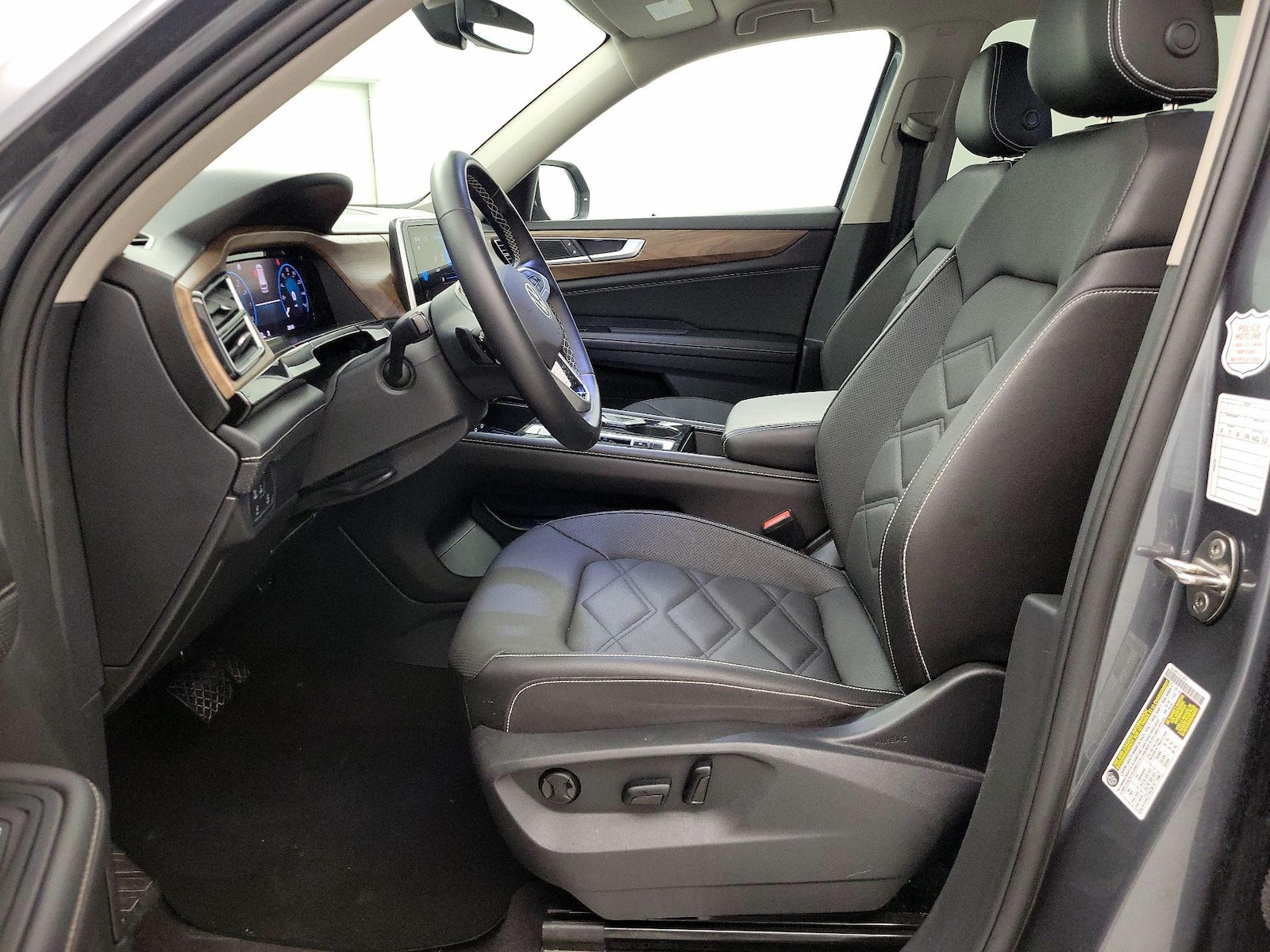 2025 Volkswagen Atlas SE w/Tech - Photo 12