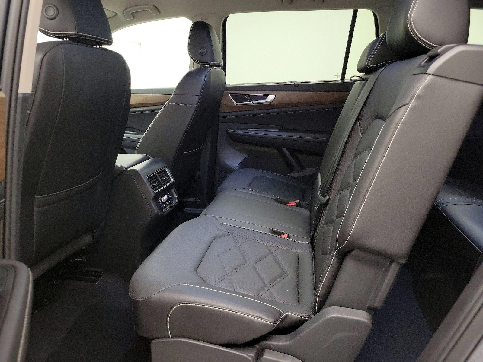 2025 Volkswagen Atlas SE w/Tech - Photo 20