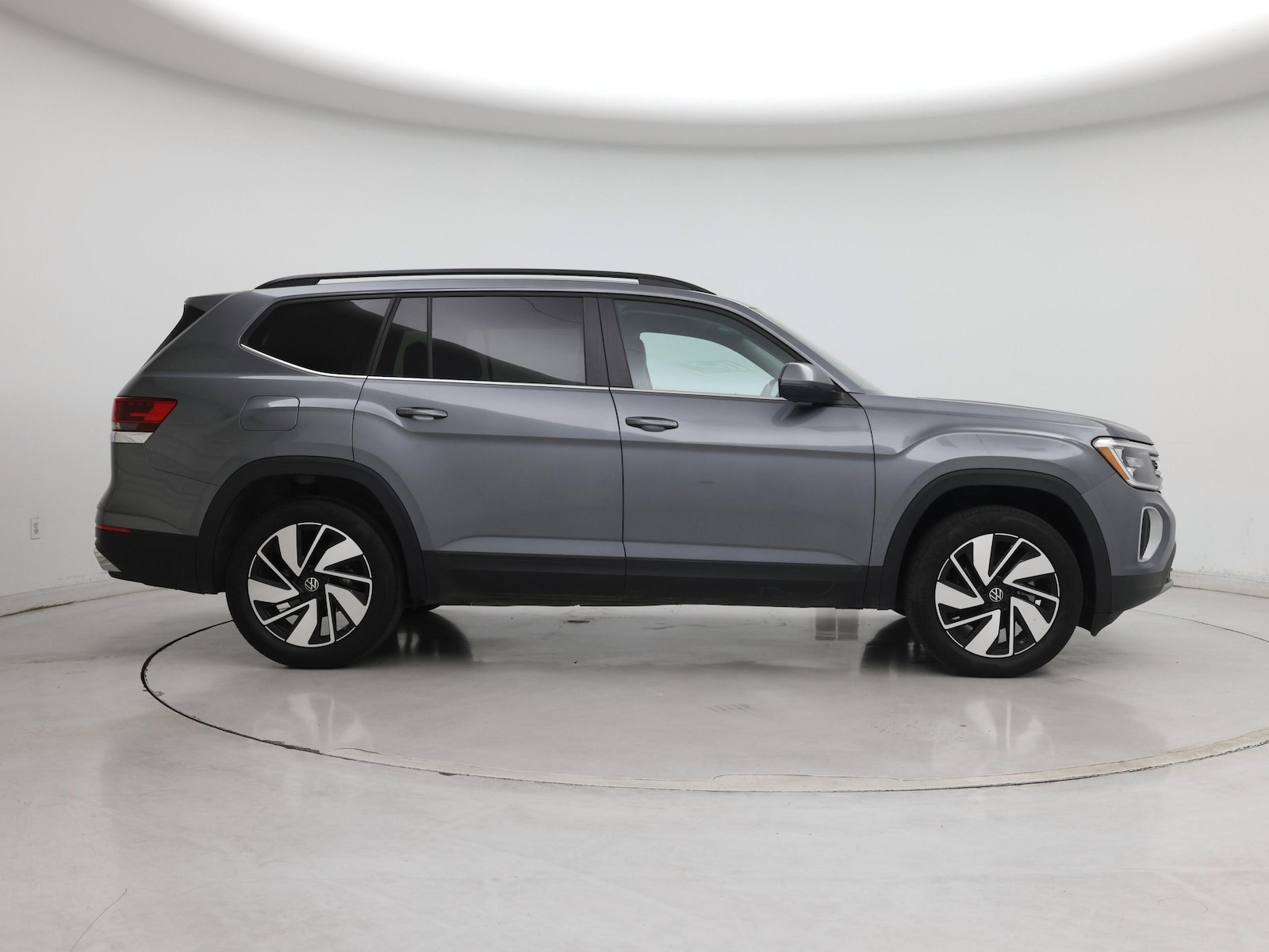 2025 Volkswagen Atlas SE w/Tech - Photo 8