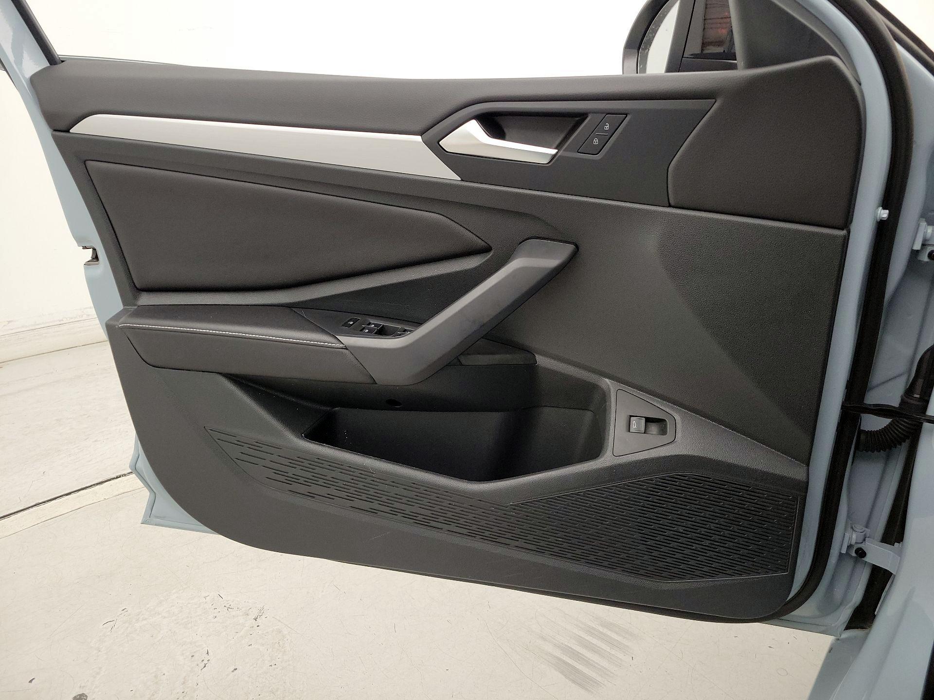 Thumbnail: 2025 Volkswagen Jetta - 12