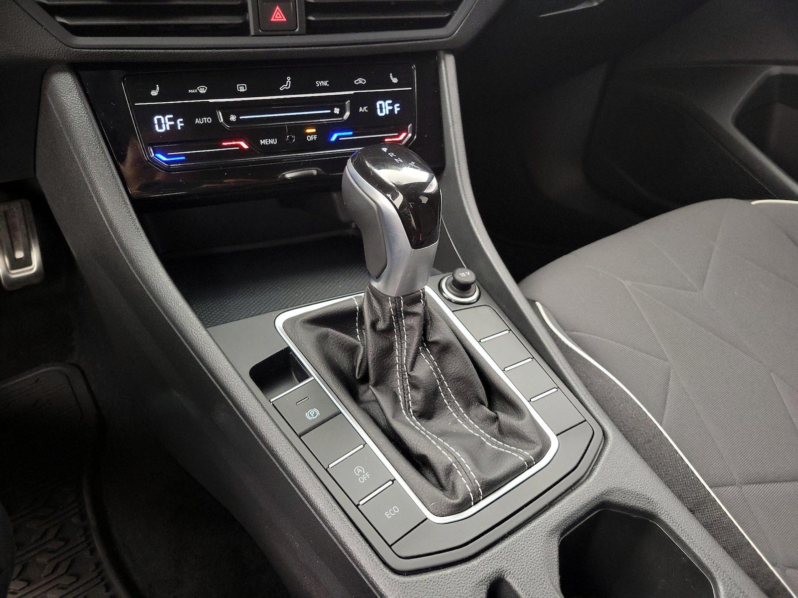 2025 Volkswagen Jetta Sport - Photo 17