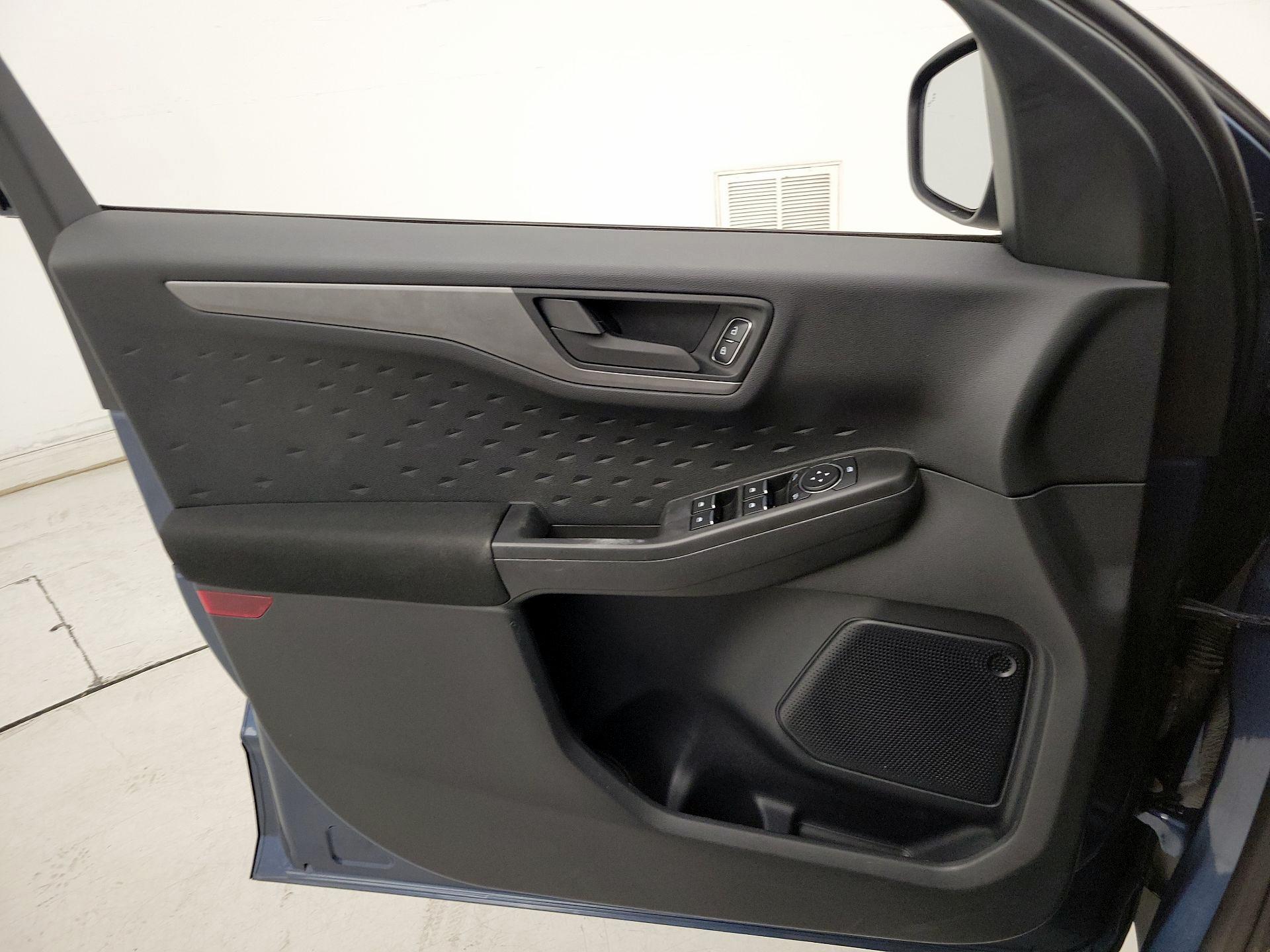 Thumbnail: 2020 Ford Escape - 12