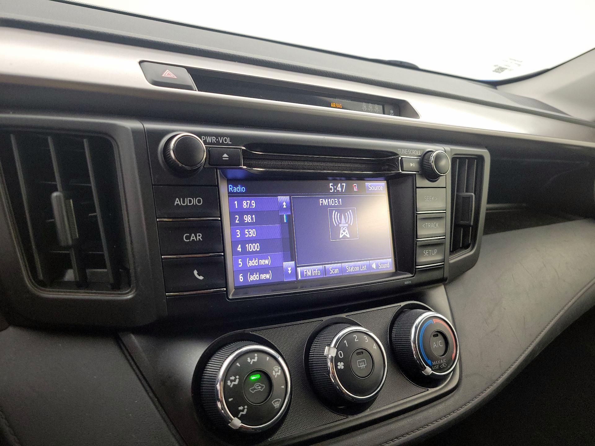 Thumbnail: 2018 Toyota RAV4 - 15