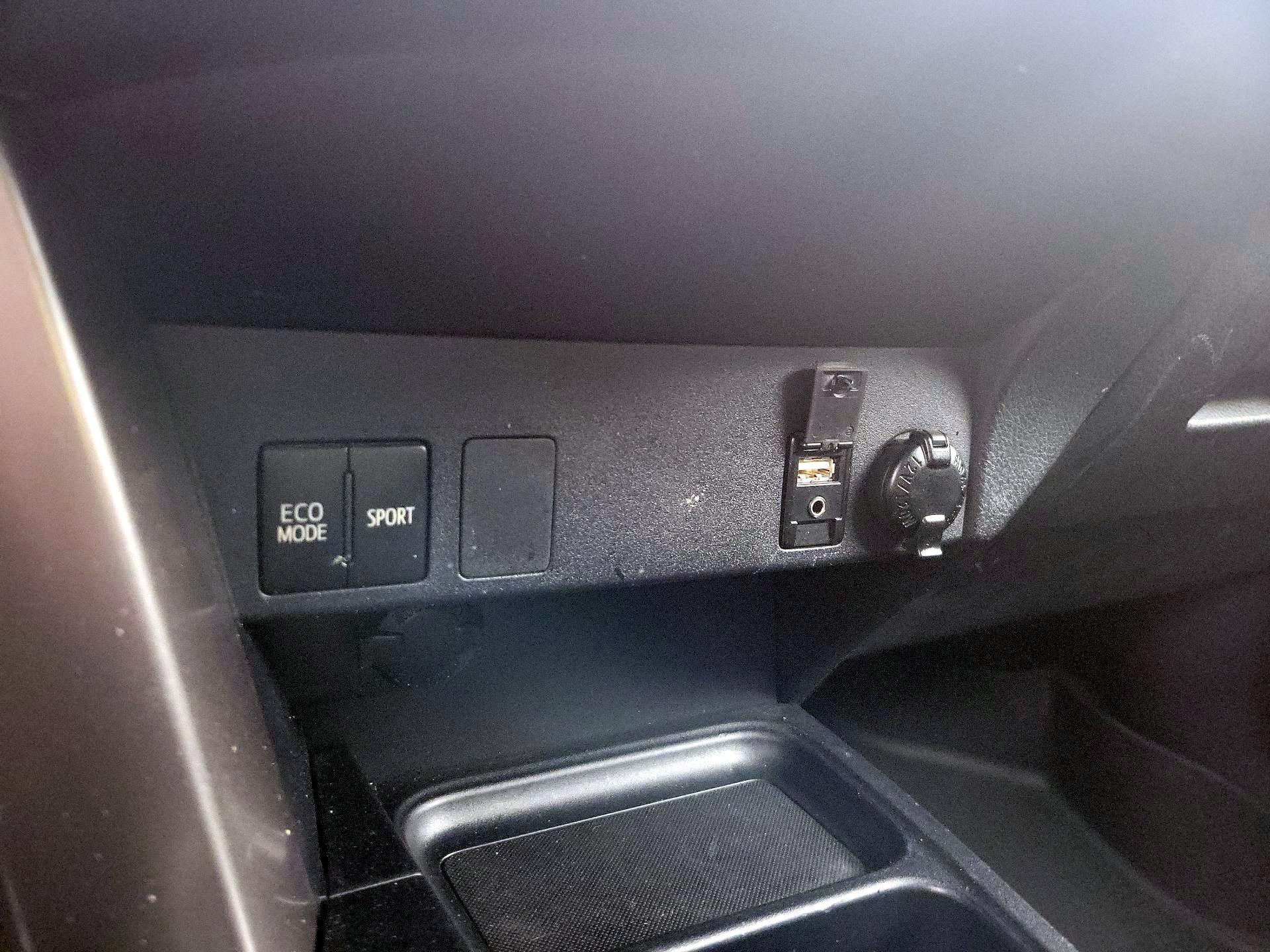 Thumbnail: 2018 Toyota RAV4 - 18