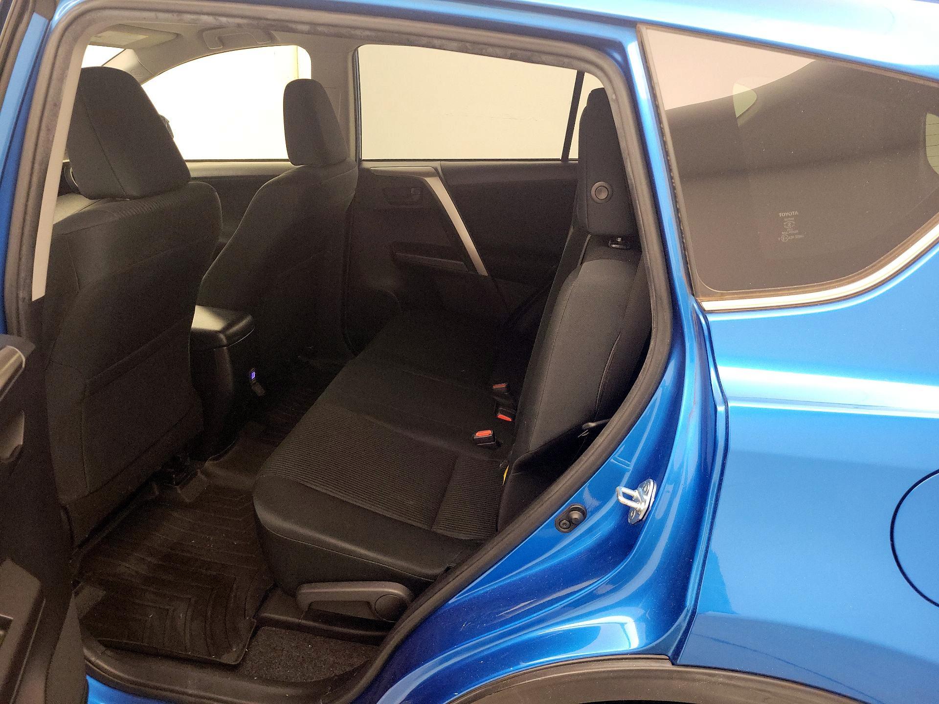 Thumbnail: 2018 Toyota RAV4 - 19