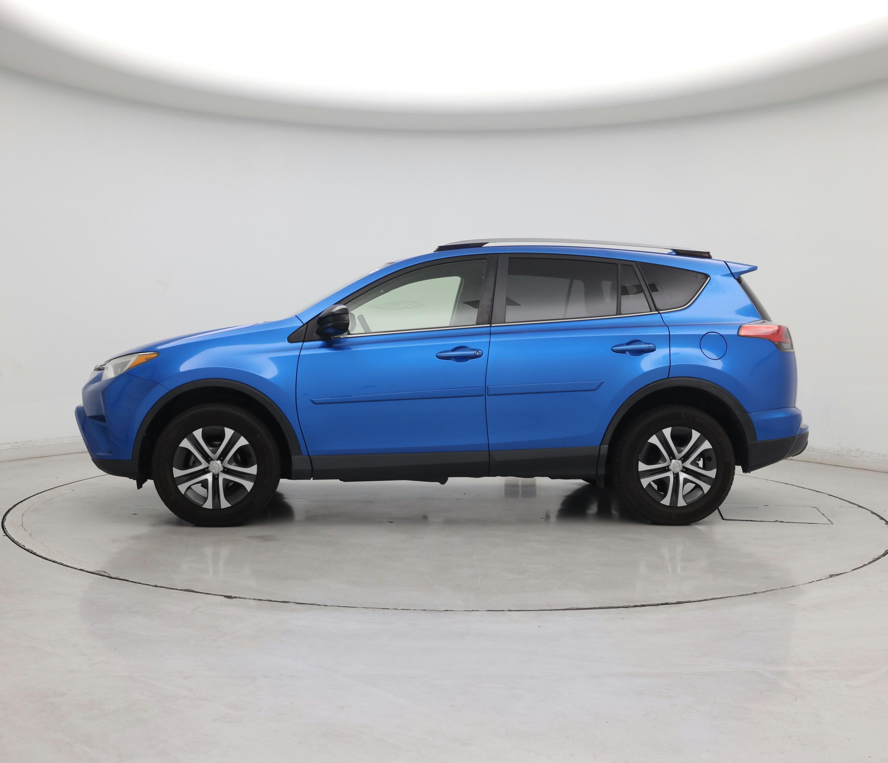 Thumbnail: 2018 Toyota RAV4 - 3