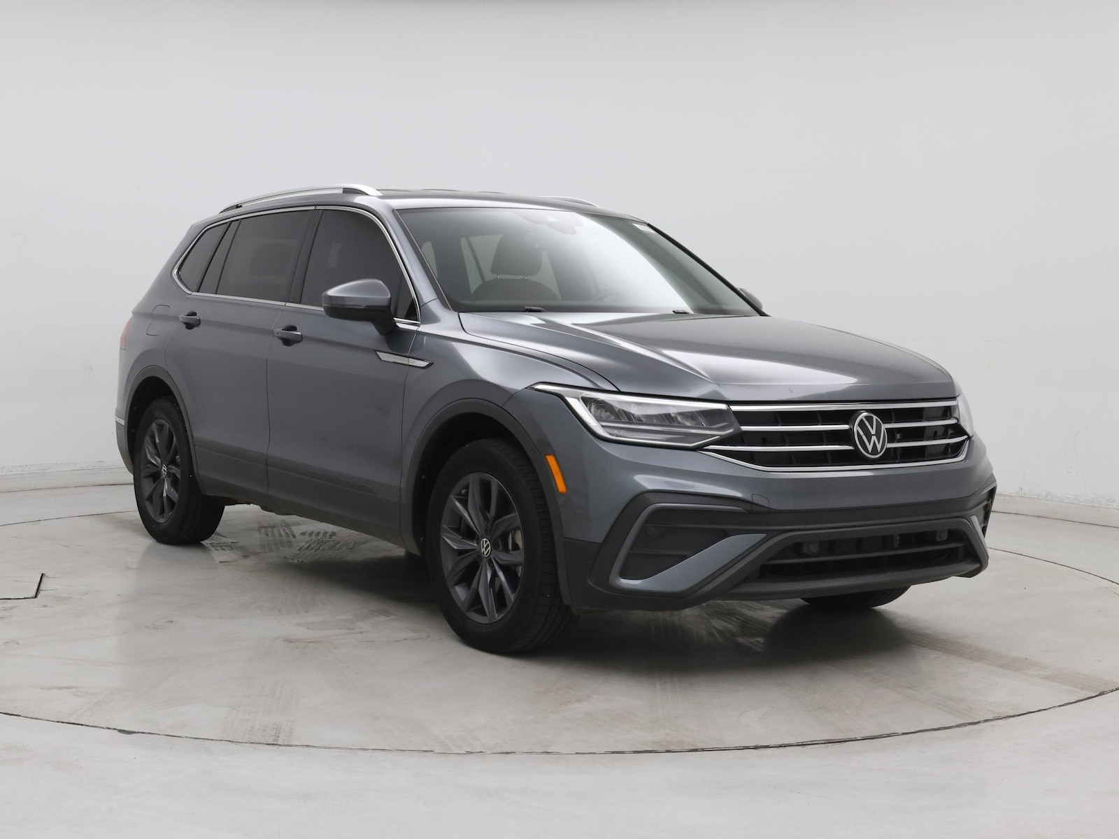 2022 Volkswagen Tiguan SE - Photo 2