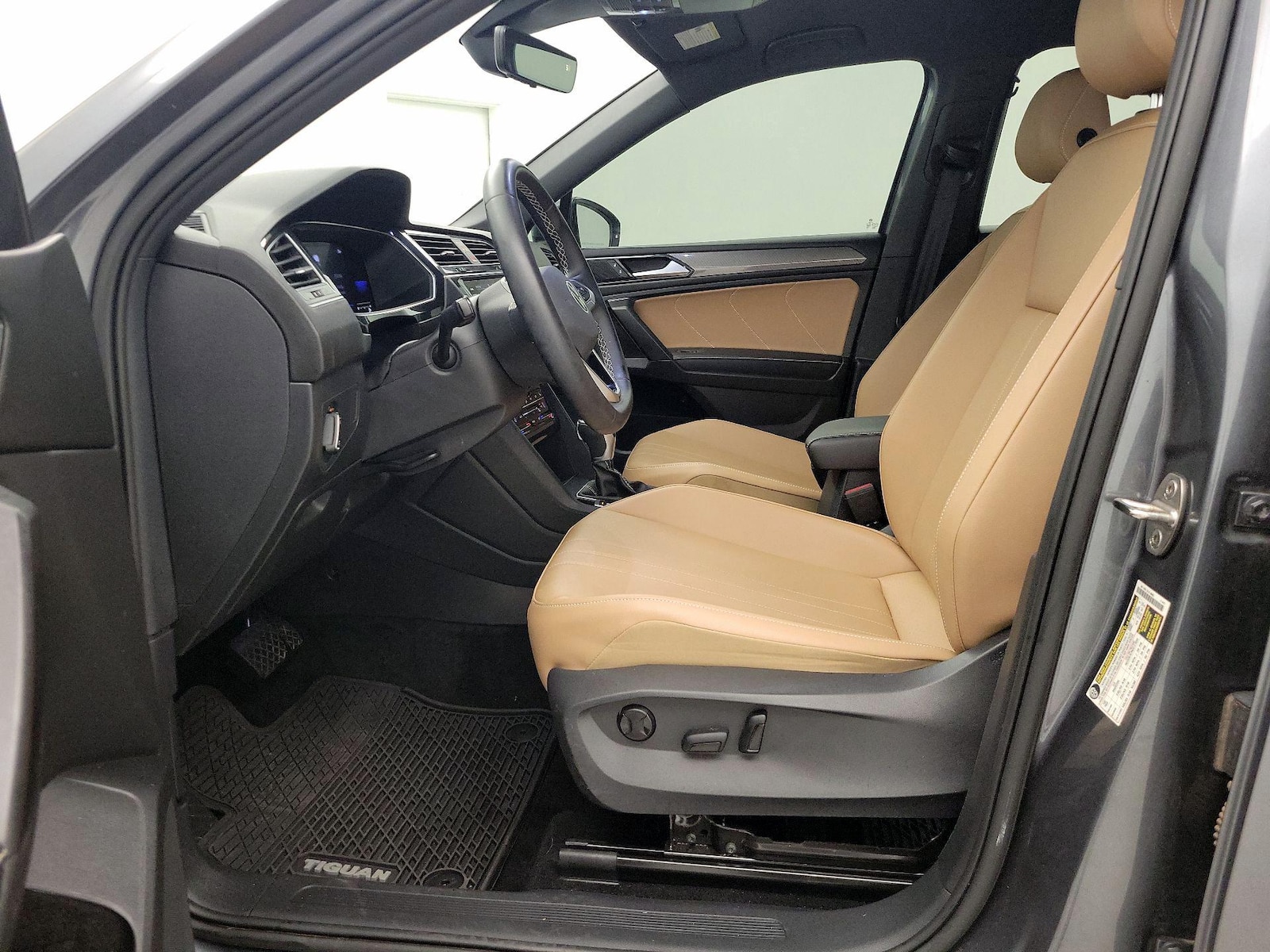 2022 Volkswagen Tiguan SE - Photo 12