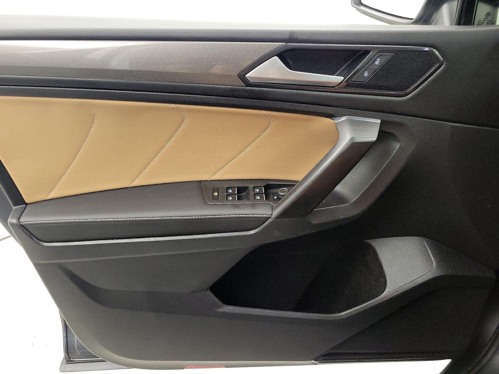 2022 Volkswagen Tiguan SE - Photo 13