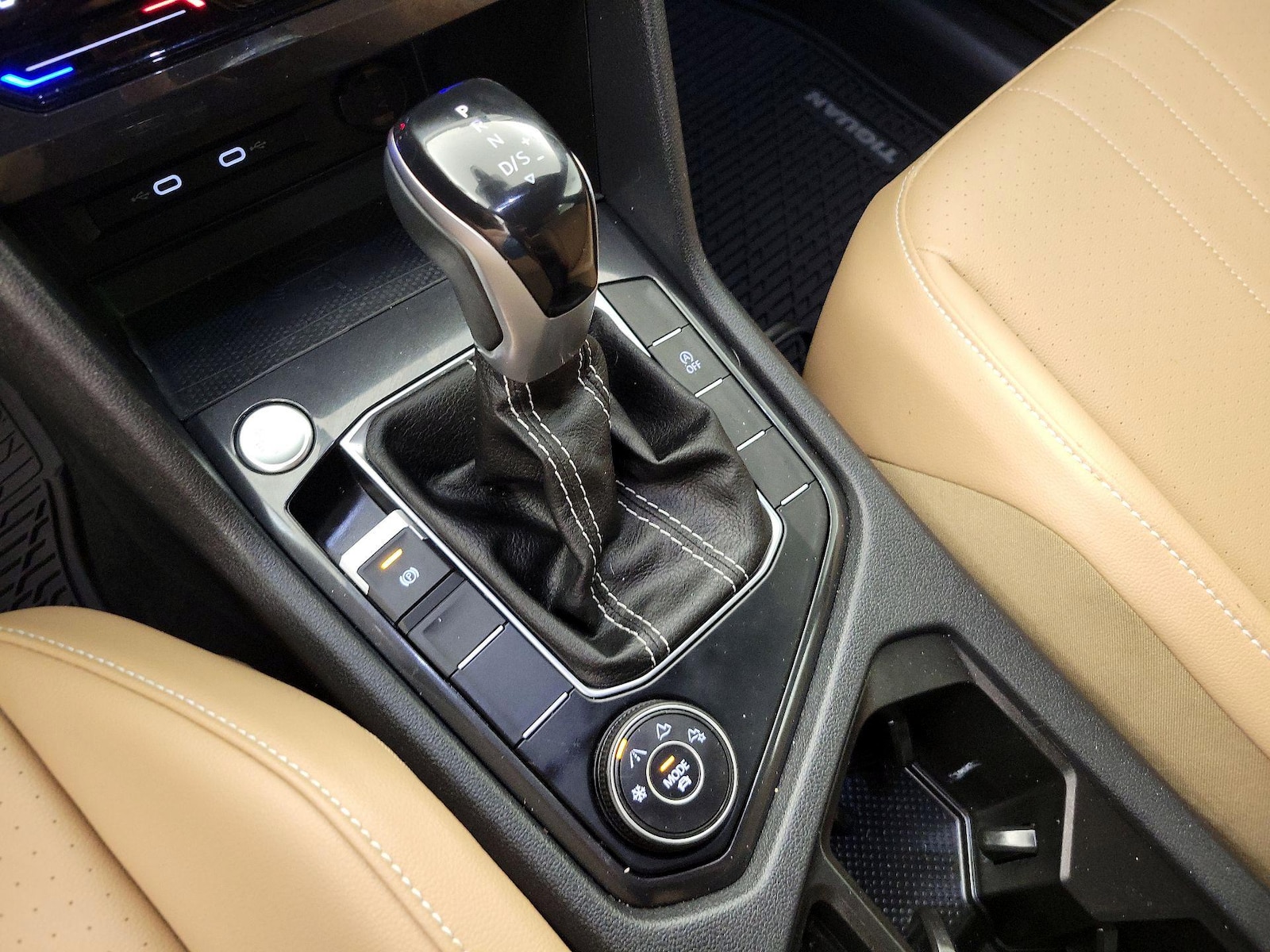 2022 Volkswagen Tiguan SE - Photo 18