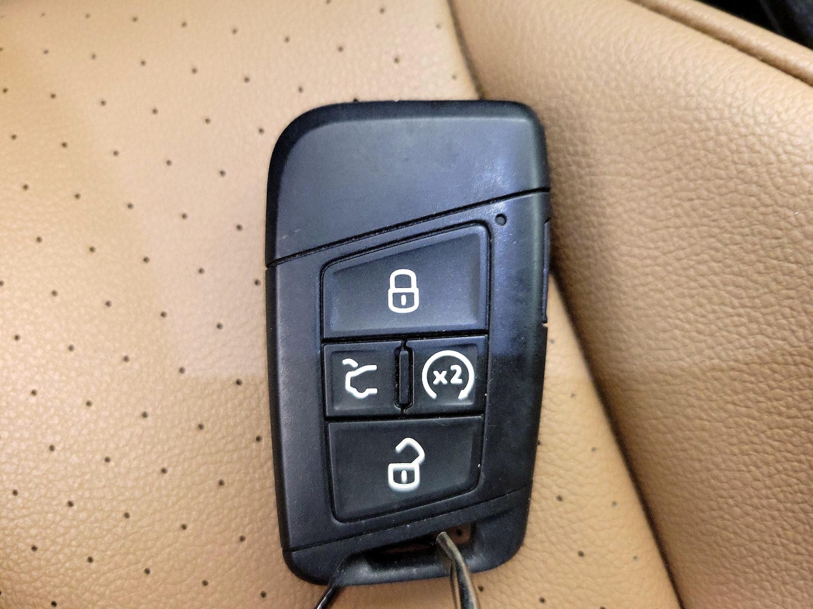 2022 Volkswagen Tiguan SE - Photo 23