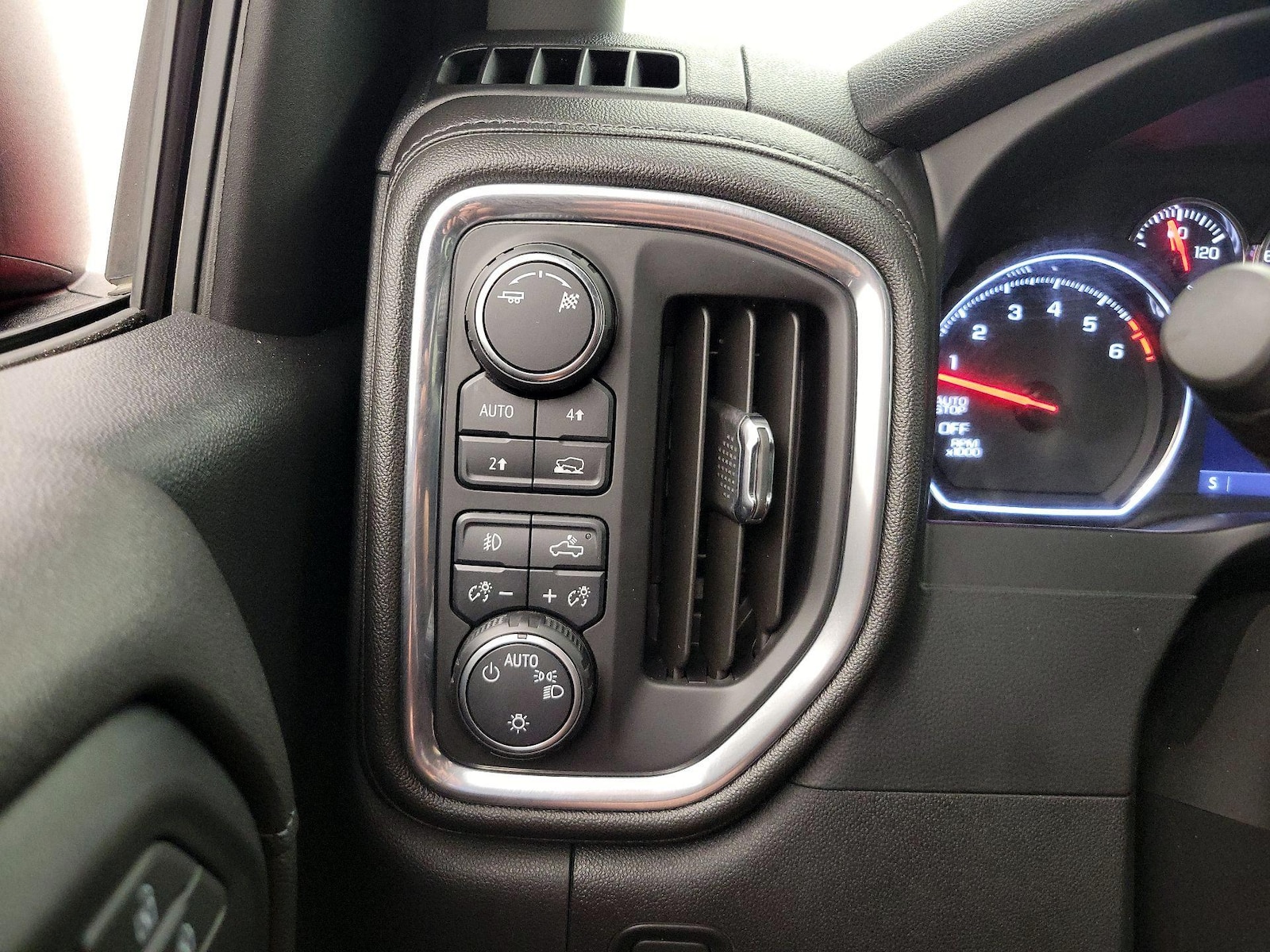 2019 Chevrolet Silverado 1500 RST - Photo 14