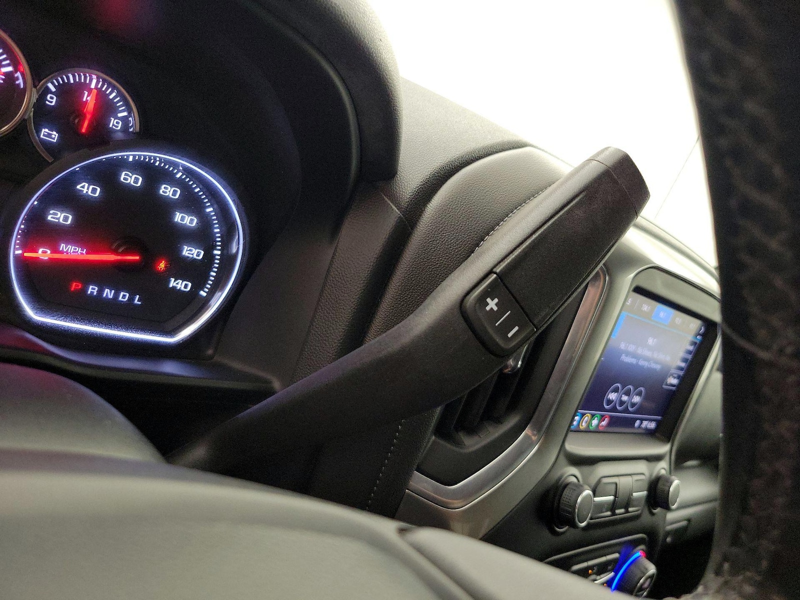 2019 Chevrolet Silverado 1500 RST - Photo 18