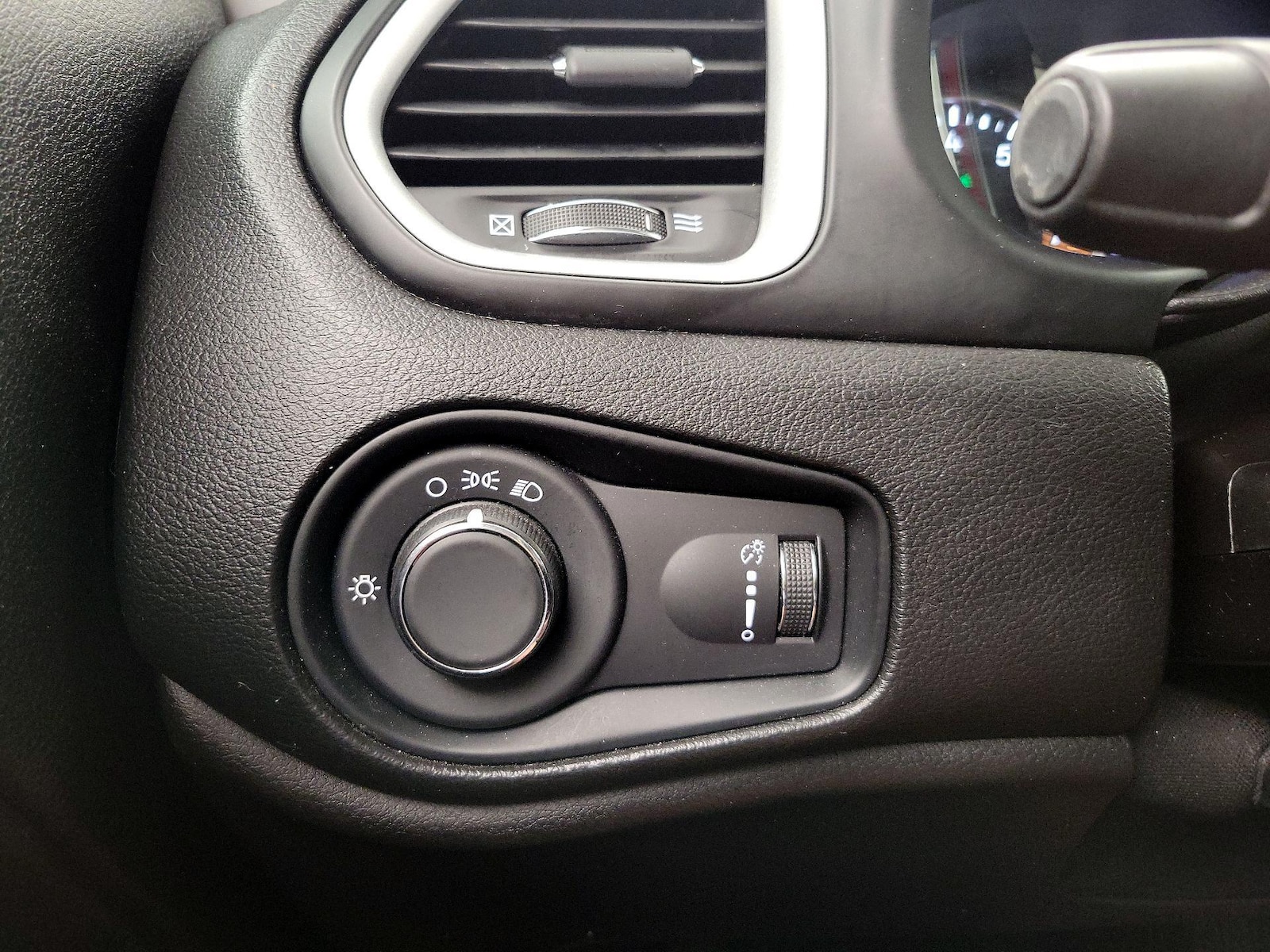 2021 Jeep Renegade Jeepster - Photo 14