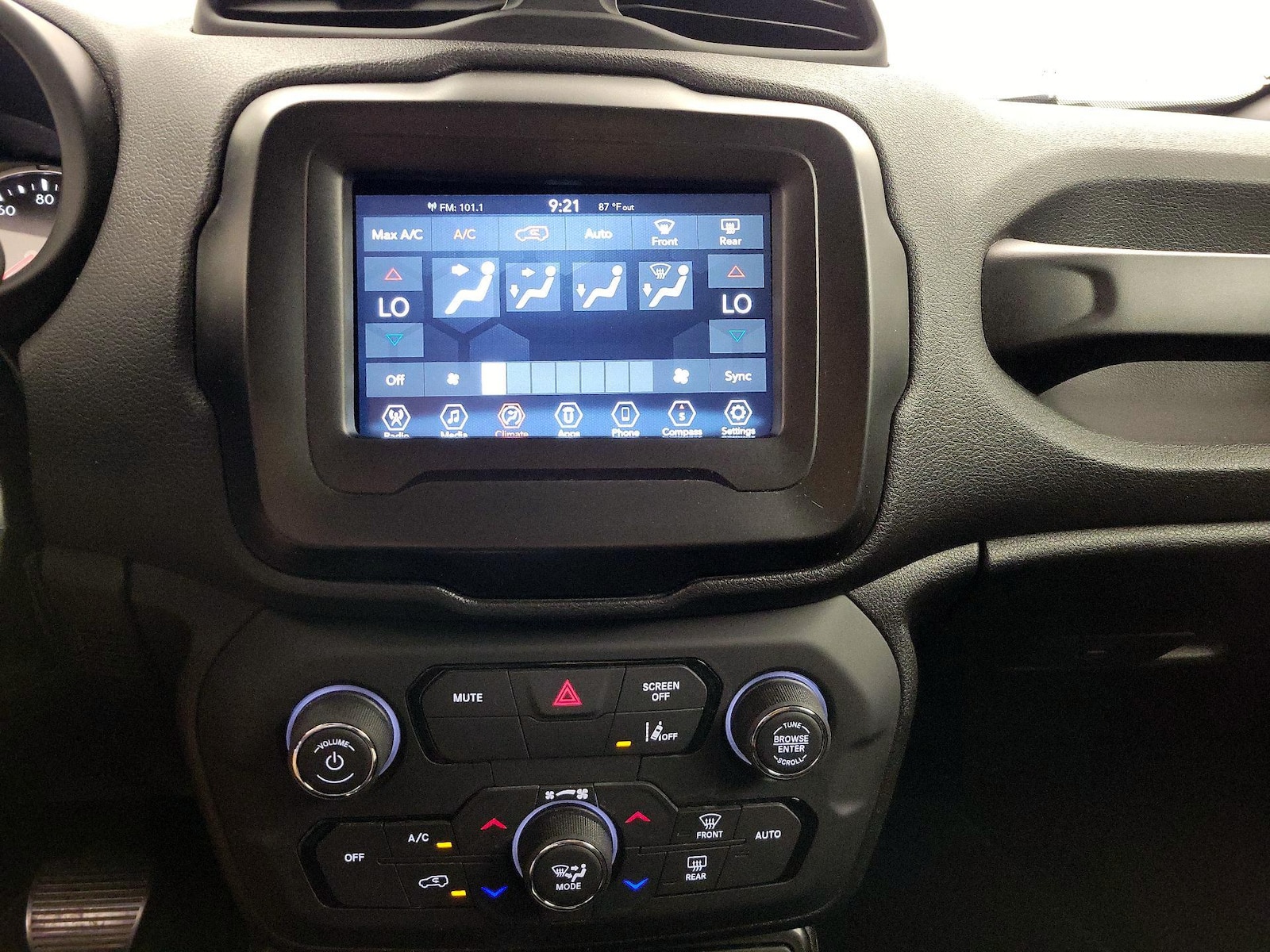 2021 Jeep Renegade Jeepster - Photo 17