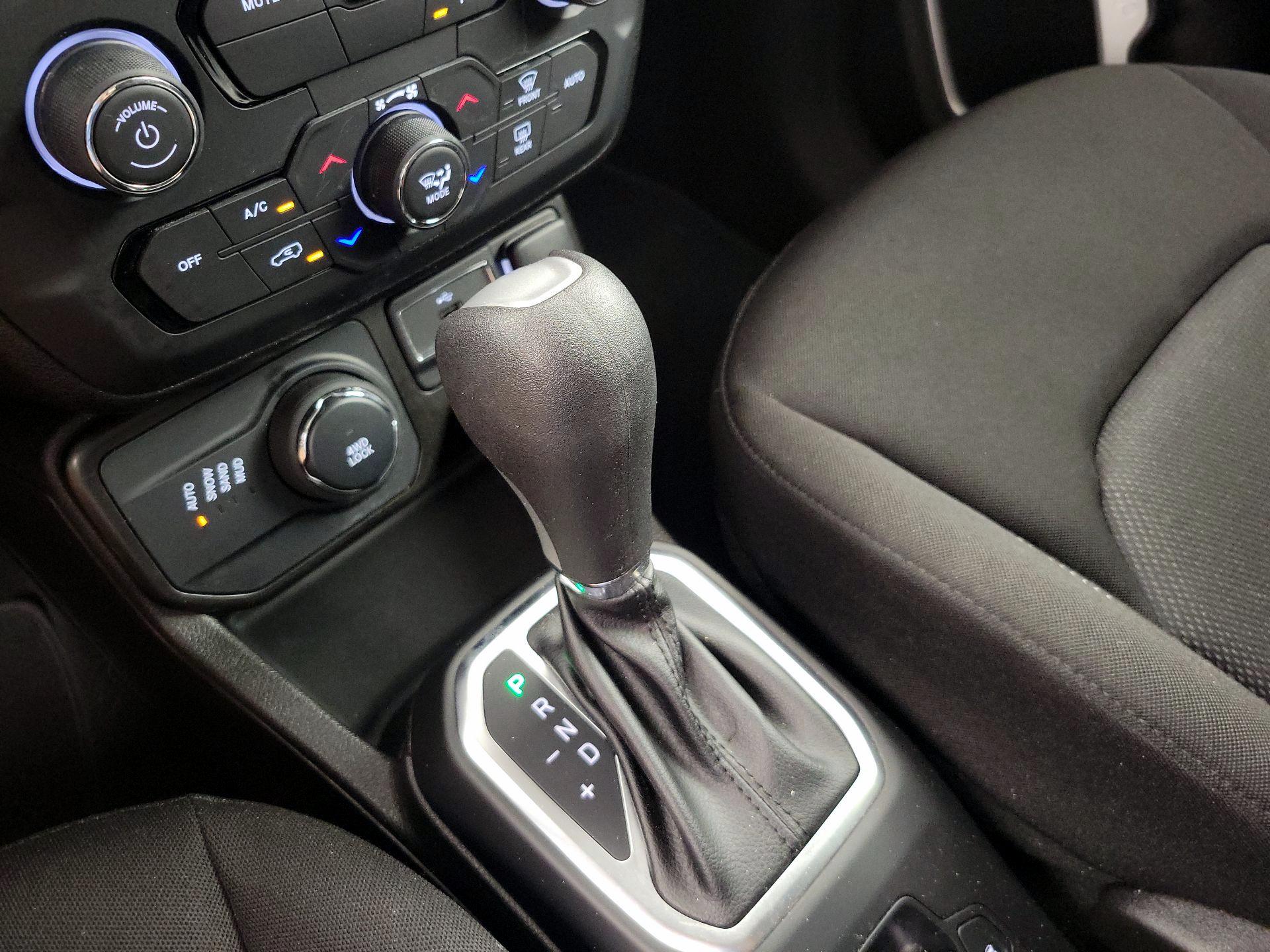 Thumbnail: 2021 Jeep Renegade - 17