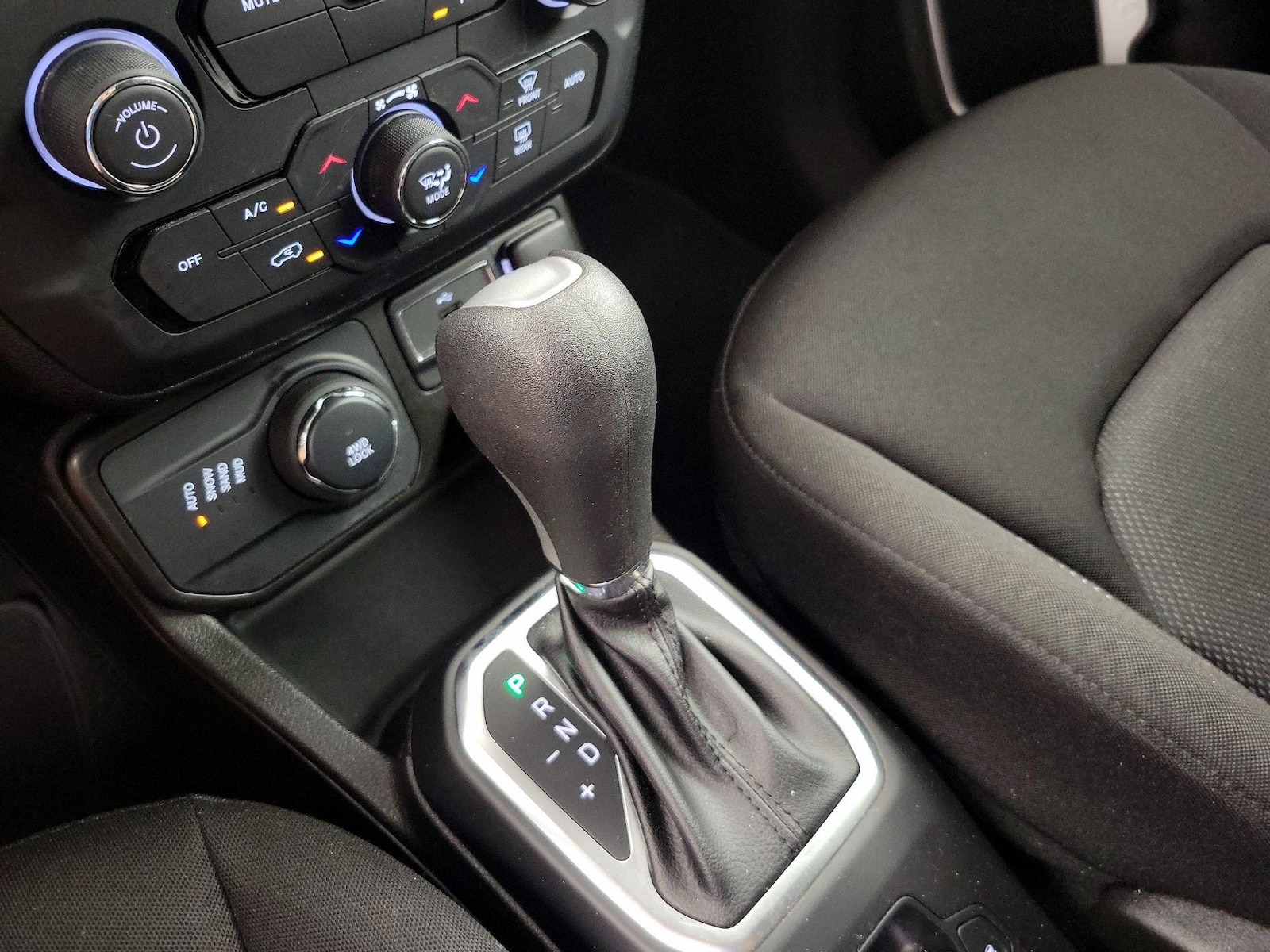 2021 Jeep Renegade Jeepster - Photo 18