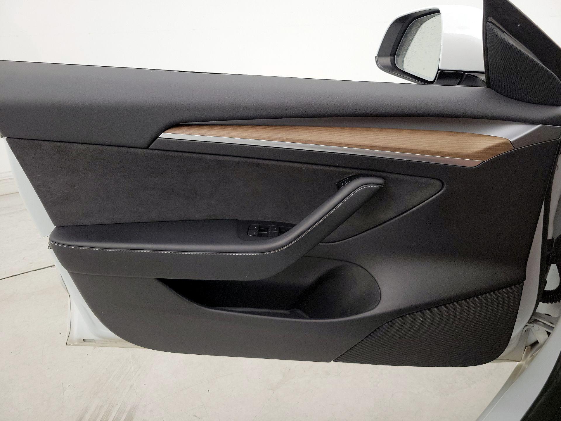 Thumbnail: 2022 Tesla Model 3 - 12