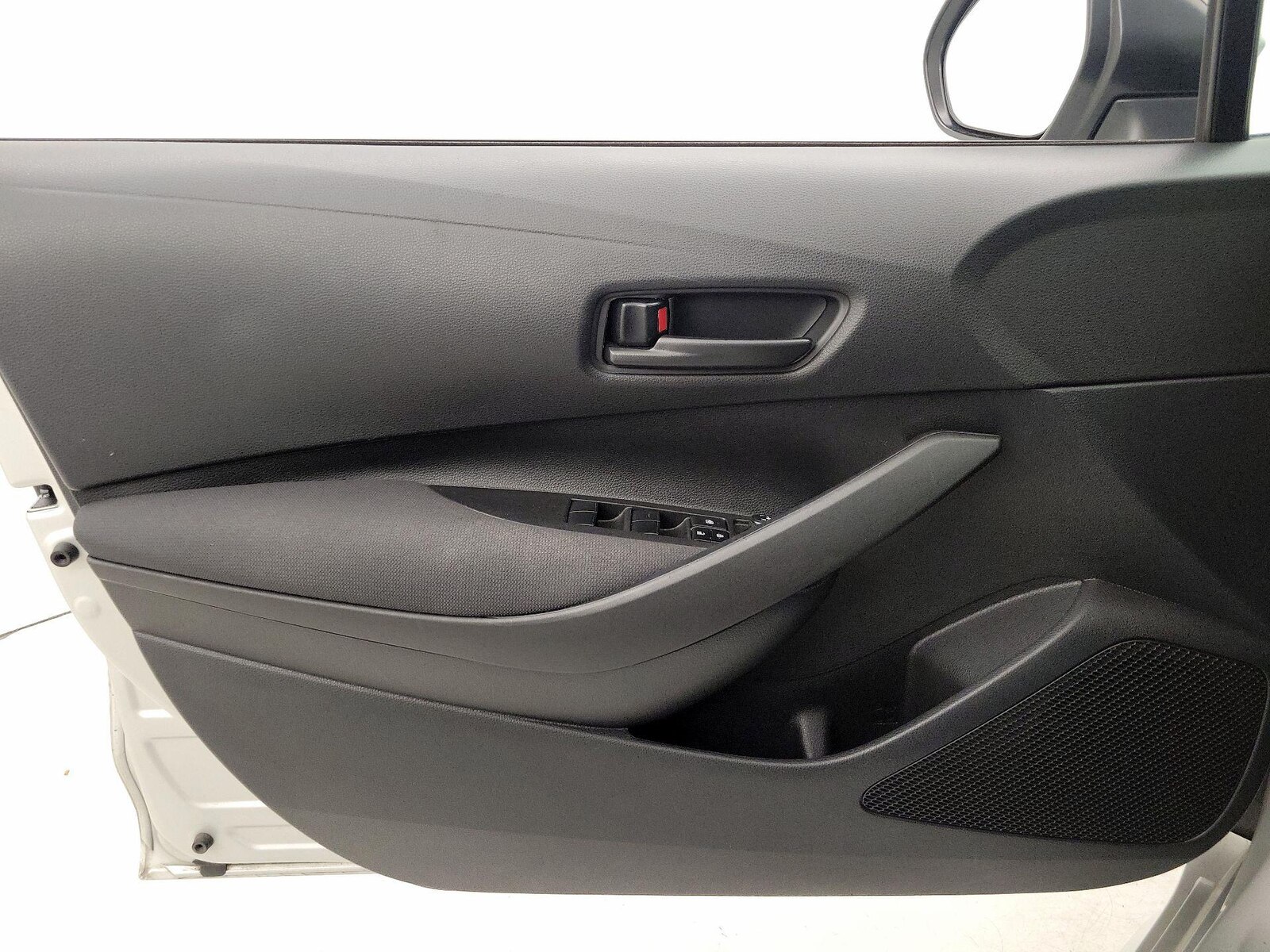 2025 Toyota Corolla LE - Photo 13