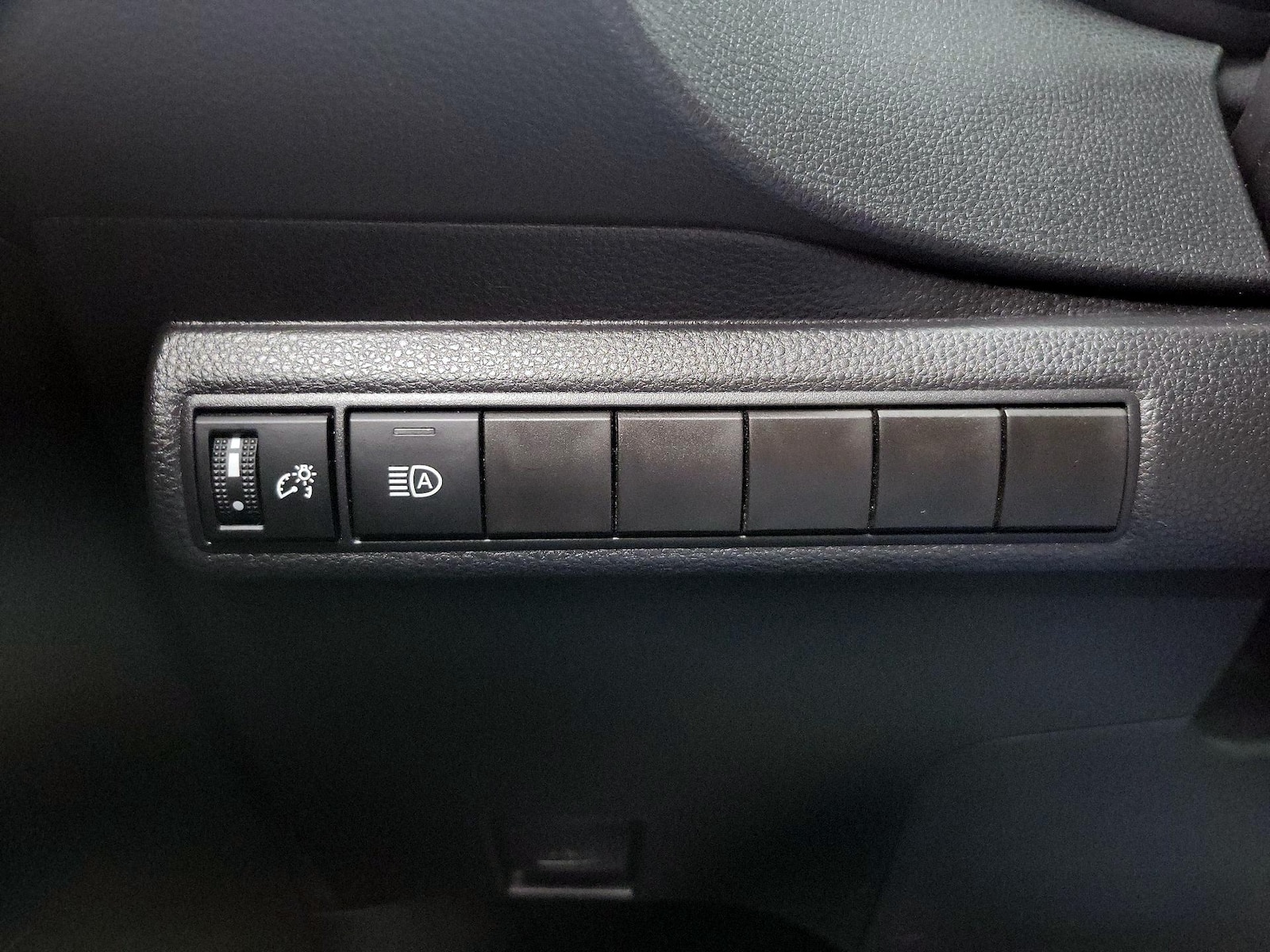 2025 Toyota Corolla LE - Photo 14