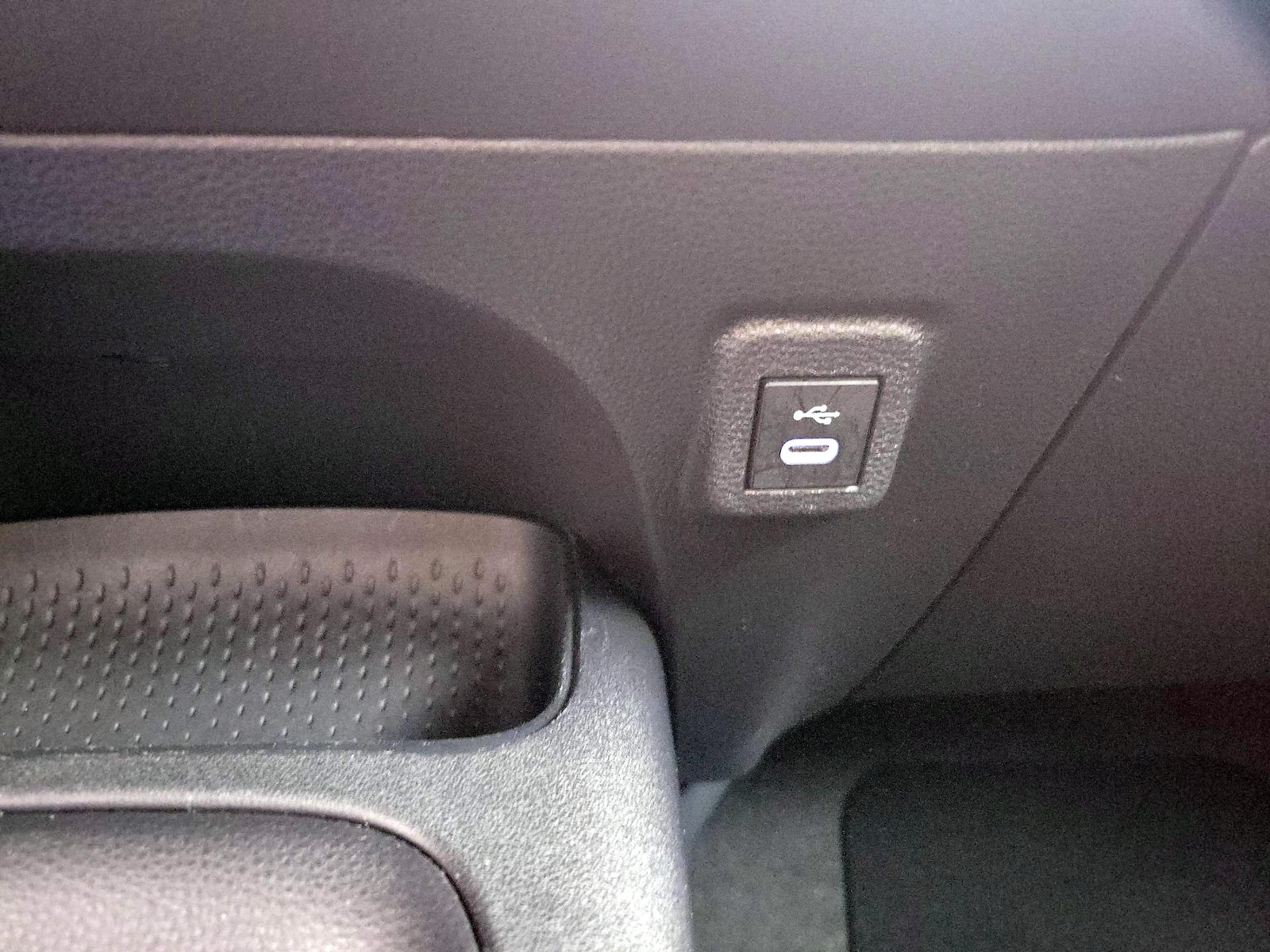 2025 Toyota Corolla LE - Photo 19