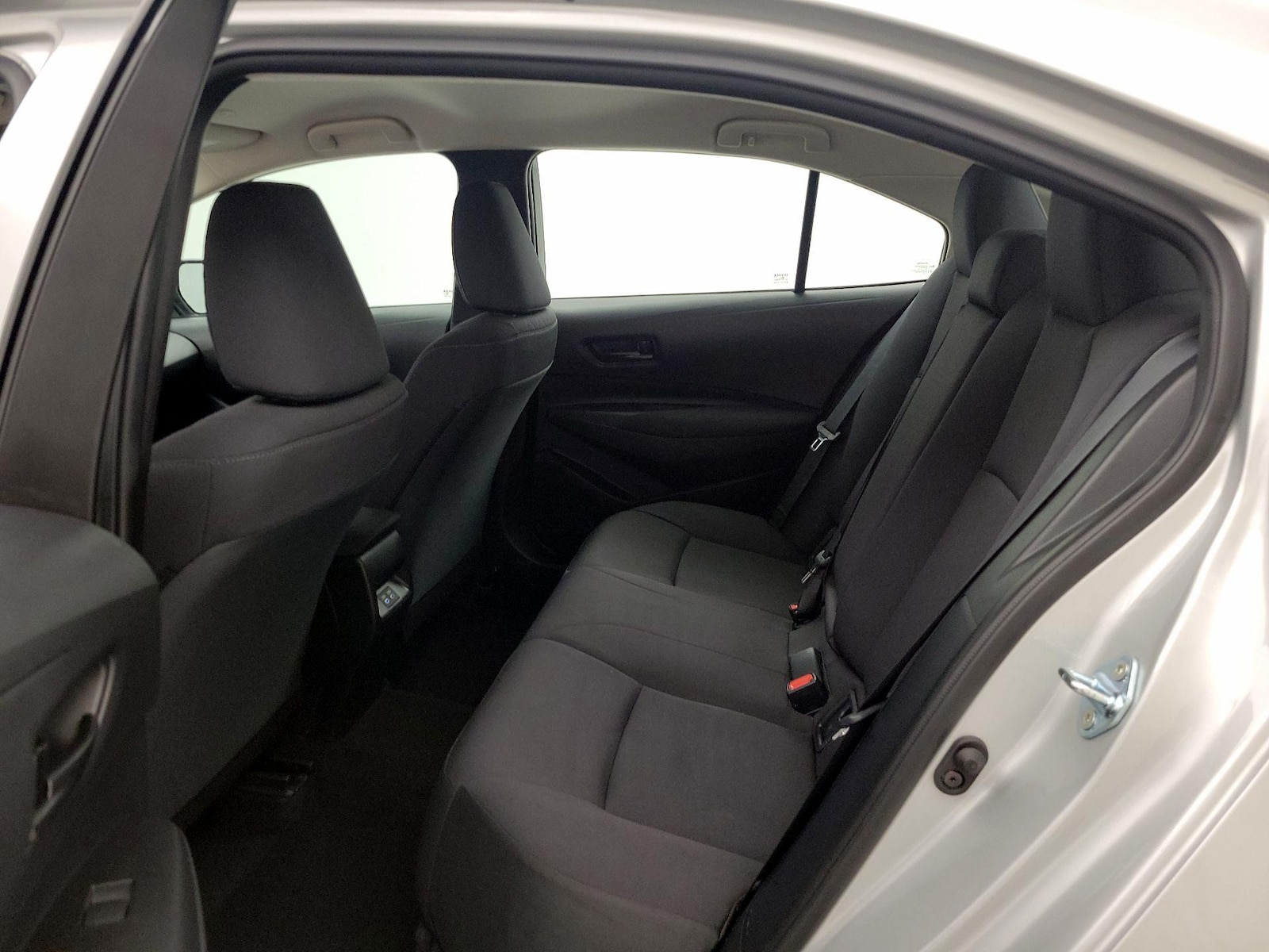 2025 Toyota Corolla LE - Photo 20