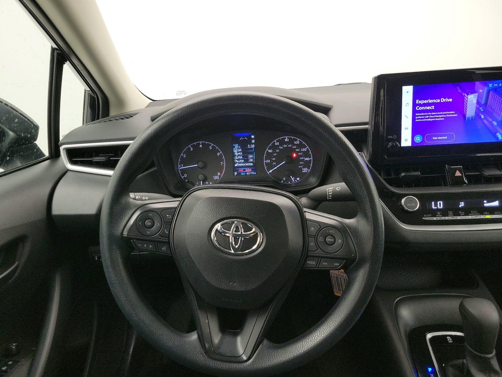 2025 Toyota Corolla LE - Photo 11