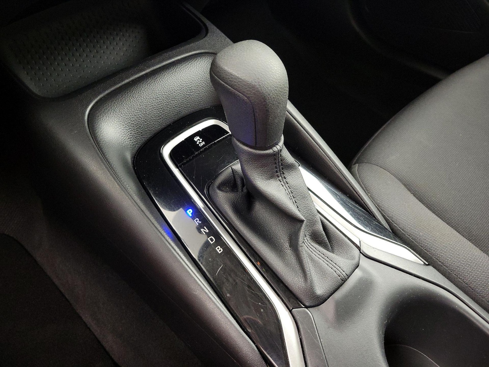 2025 Toyota Corolla LE - Photo 18
