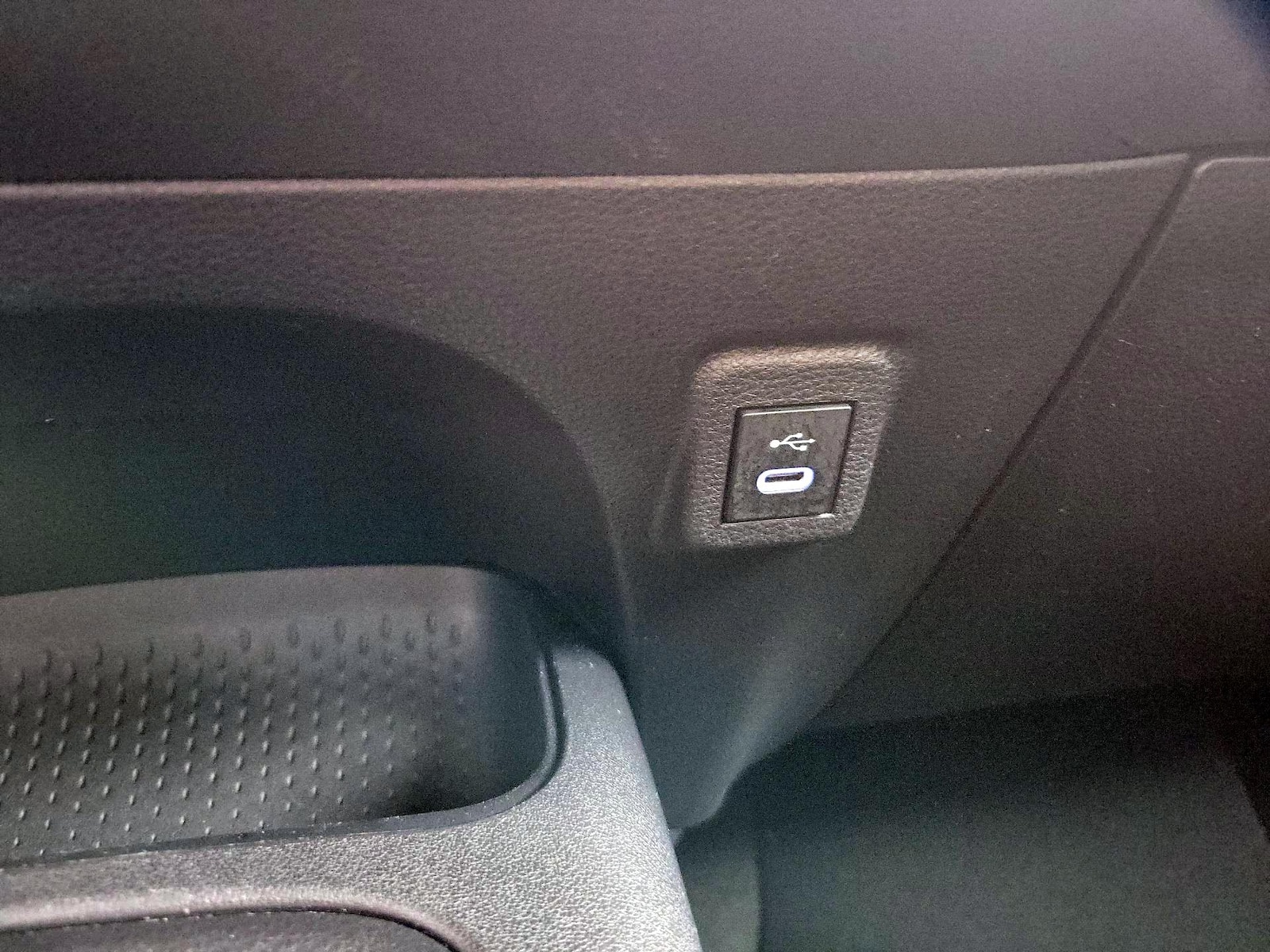 2025 Toyota Corolla LE - Photo 19